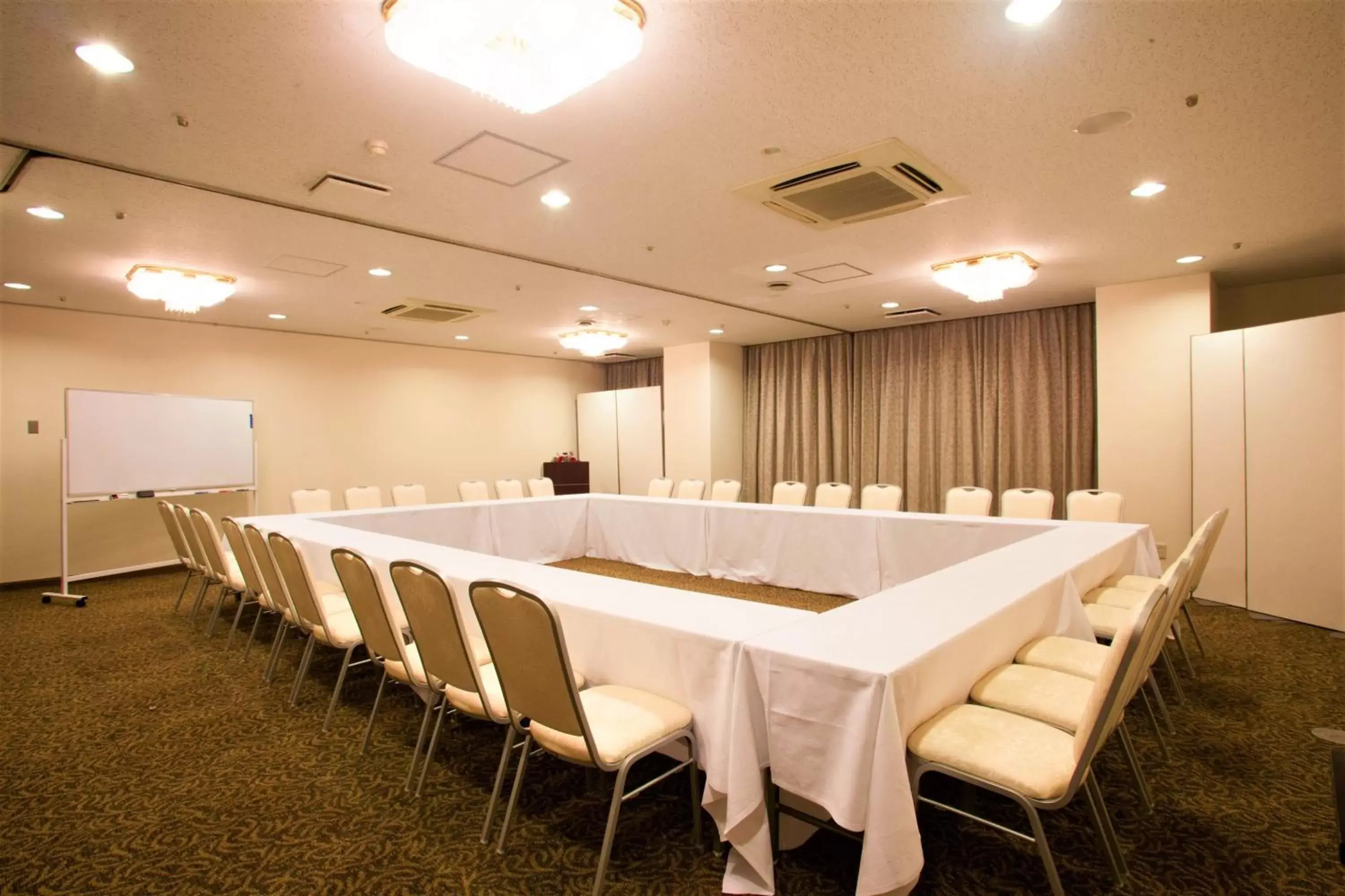 Meeting/conference room in Toyo Hotel