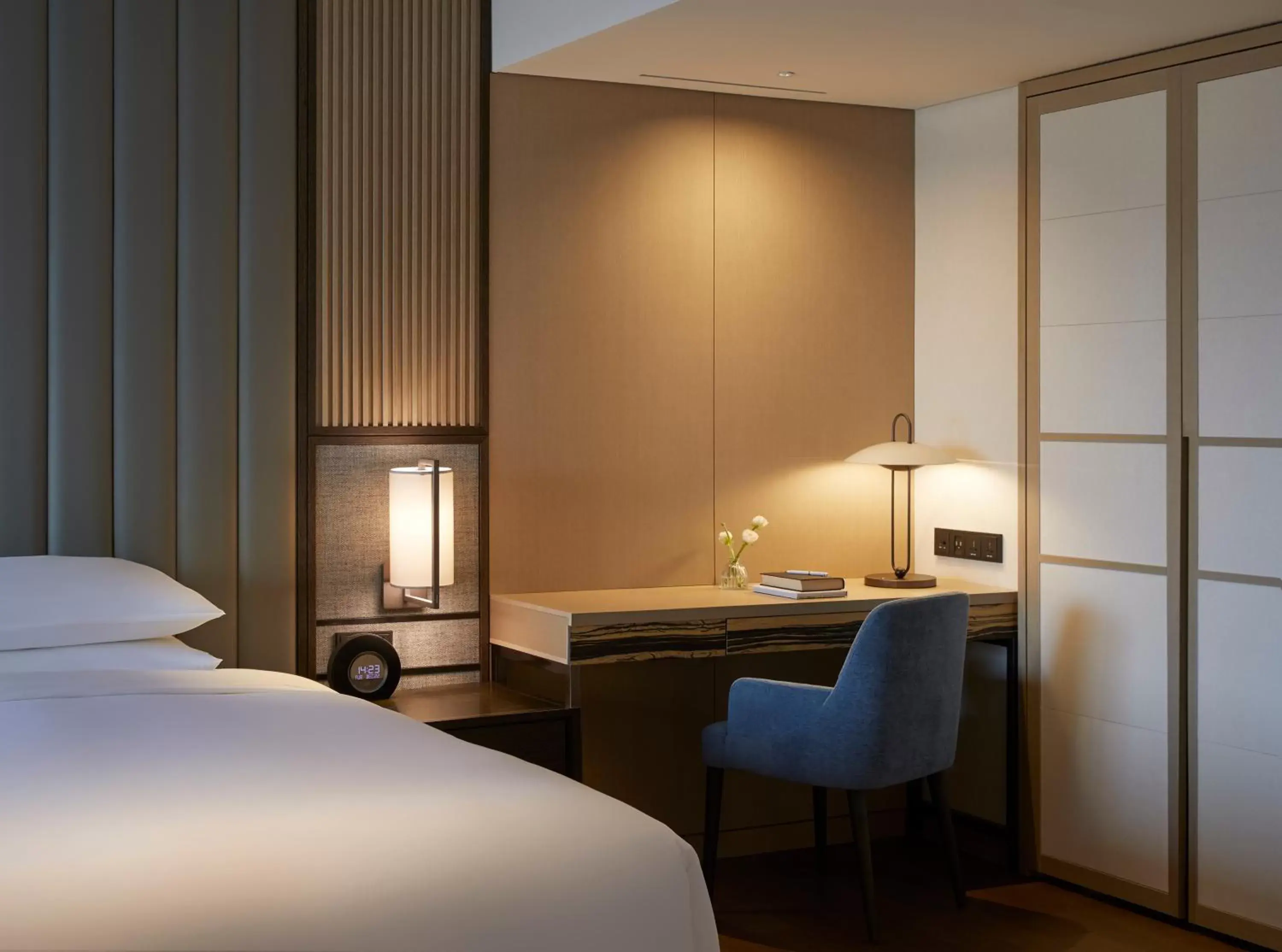 Bed in Grand InterContinental Seoul Parnas, an IHG Hotel