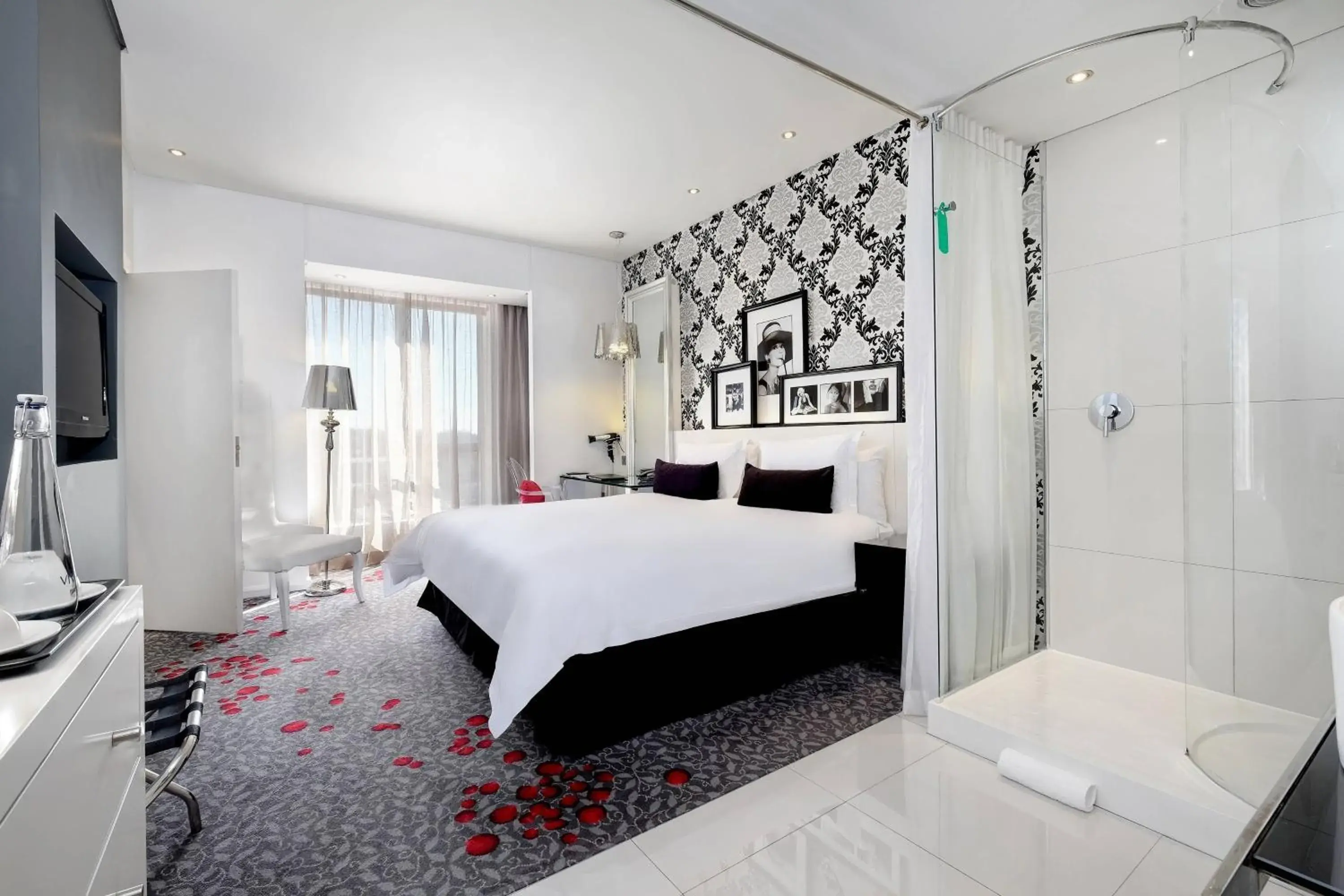 Bathroom, Bed in Protea Hotel by Marriott Fire & Ice Johannesburg Melrose Arch