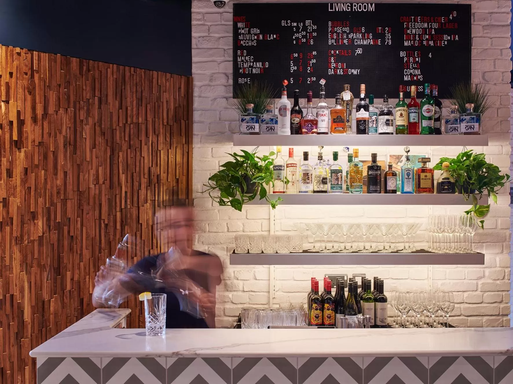 Lounge or bar in room2 Southampton Hometel