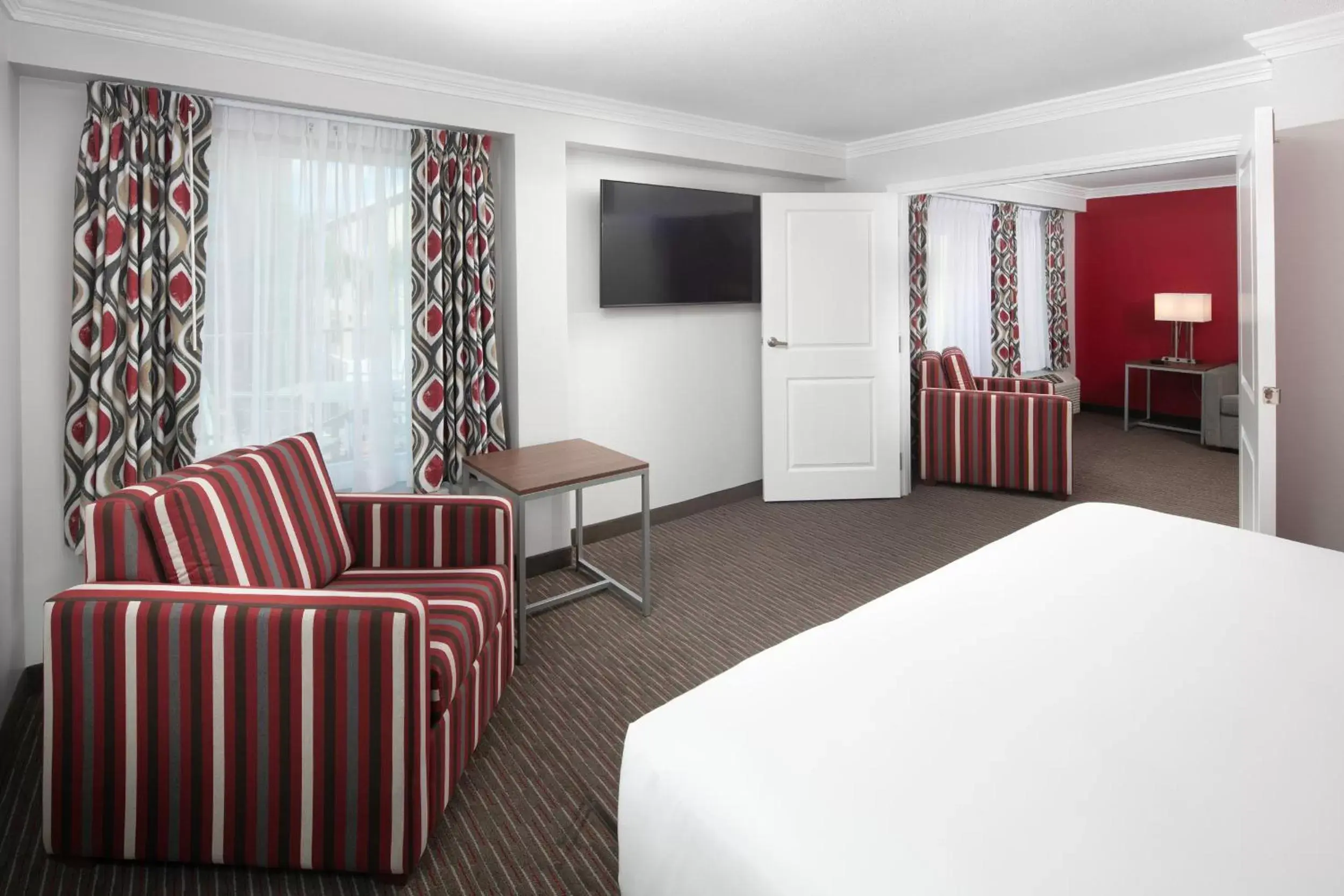 Bedroom, Seating Area in Red Lion Hotel Orlando Lake Buena Vista South- Near Disney