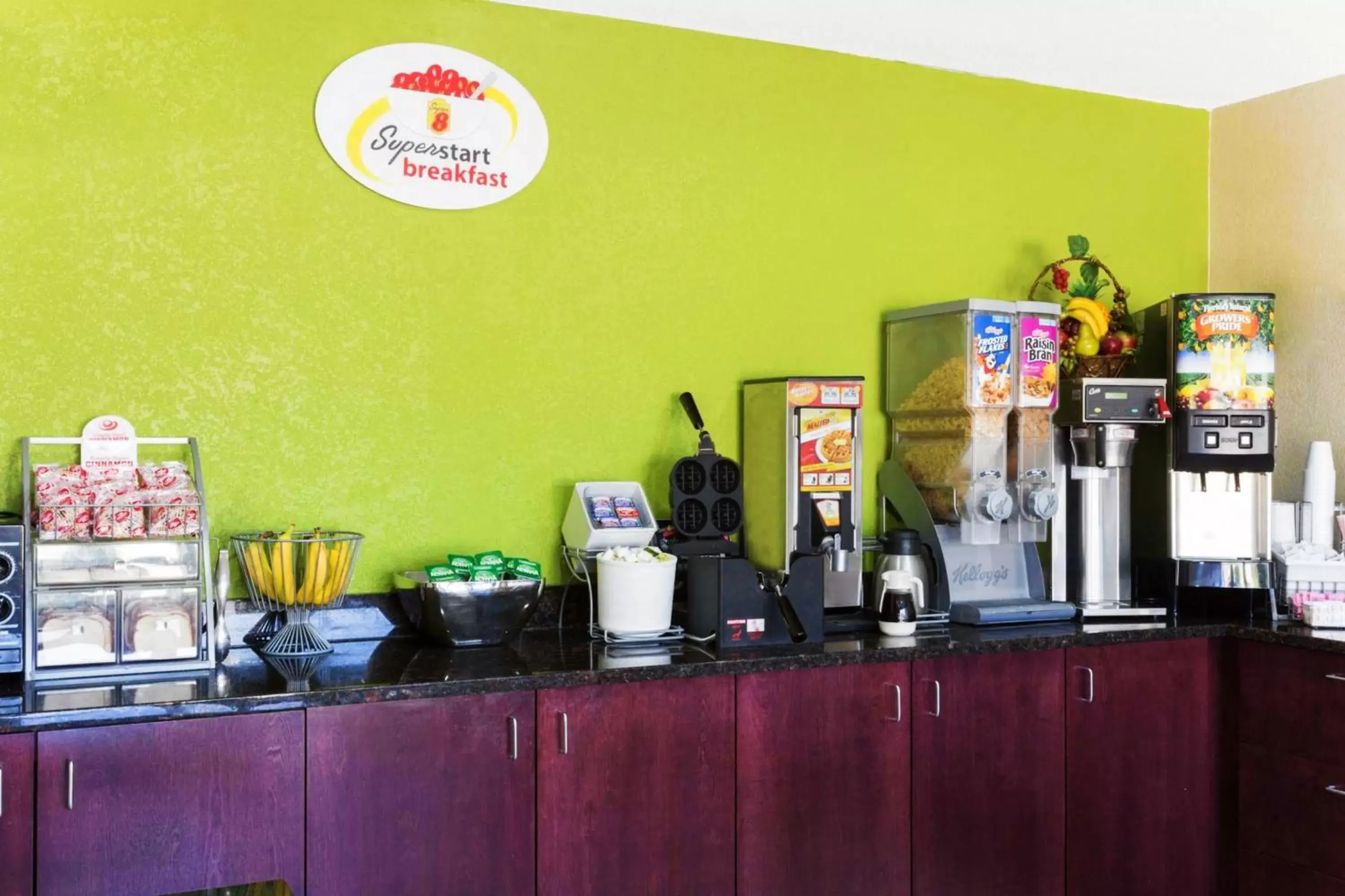 Breakfast in Super 8 by Wyndham Brunswick/St Simons Island Area Breakfast in Super 8 by Wyndham Brunswick/St Simons Island Area