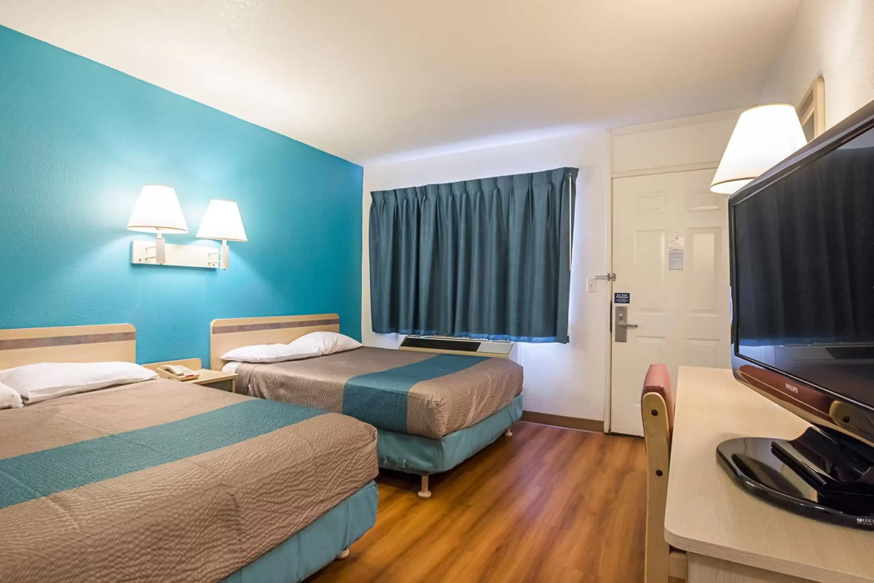 Bedroom, Bed in Motel 6-Rochester, MN