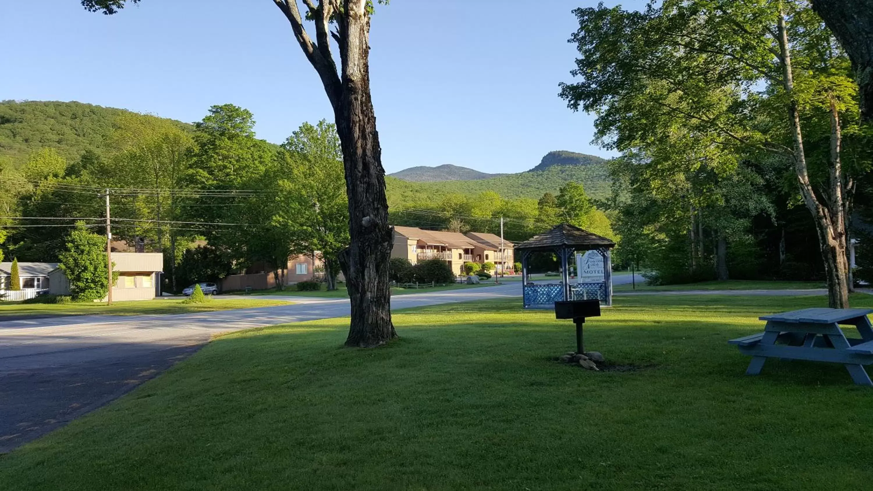 Garden in Franconia Notch Motel