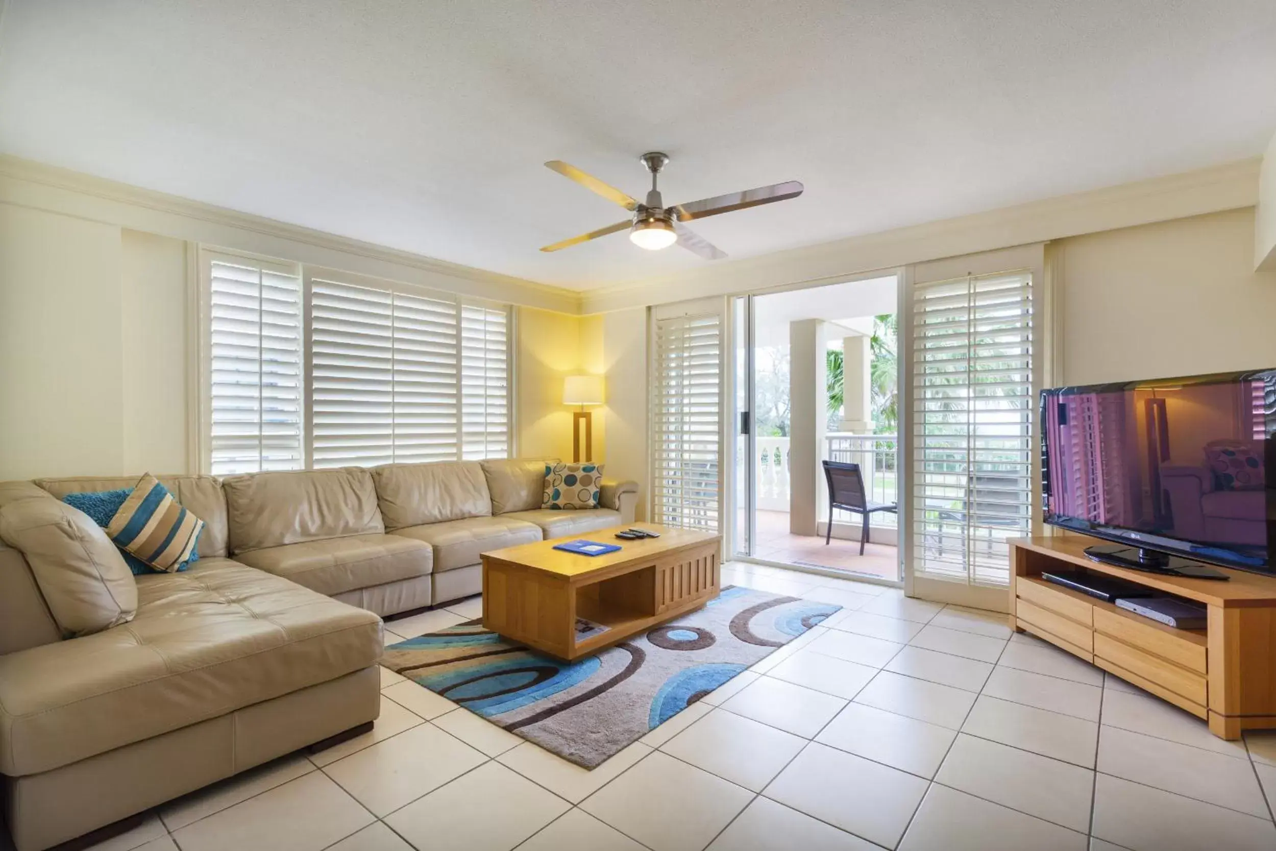 Day, Seating Area in La Grande Apartments