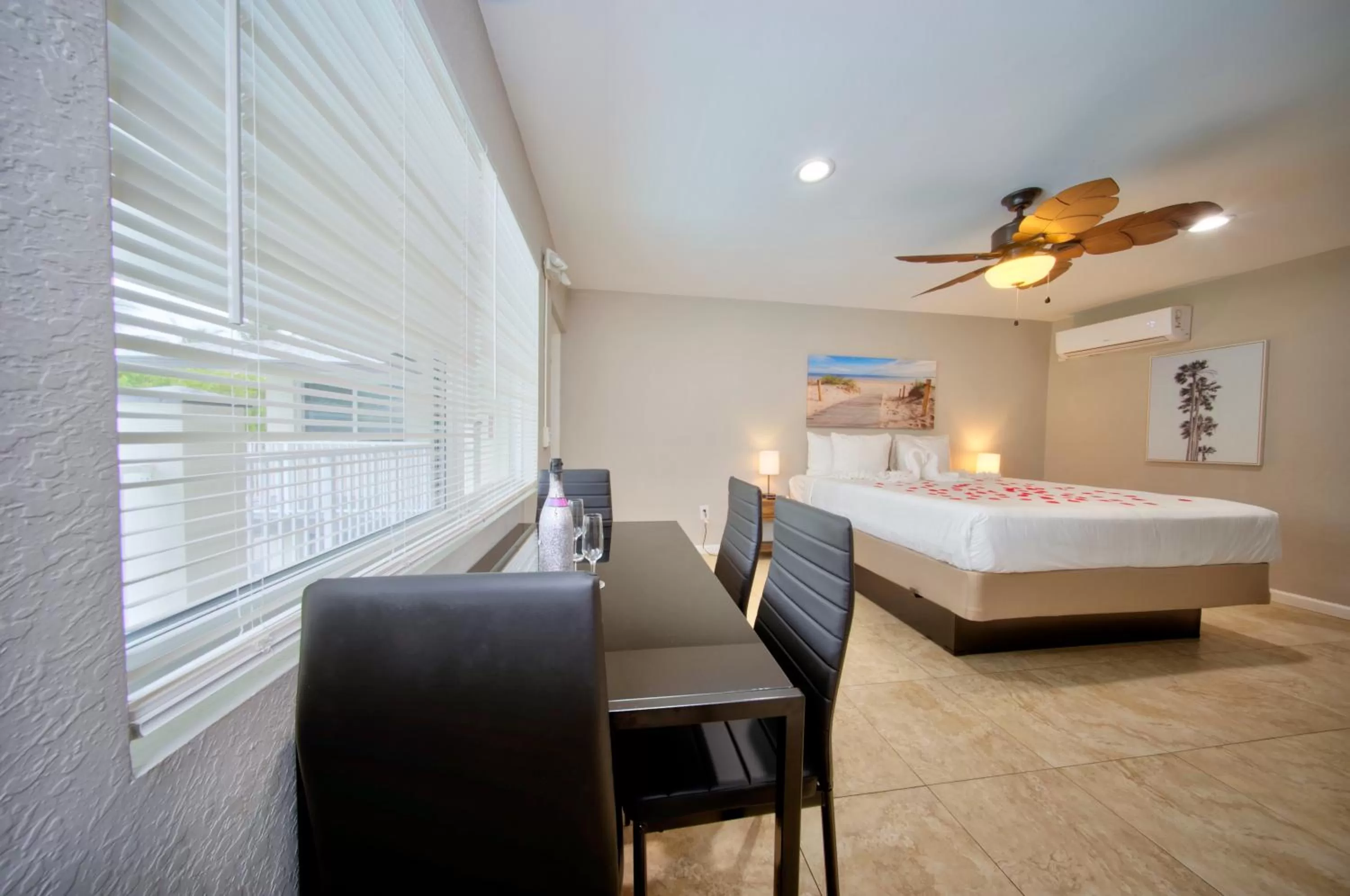 Bed in Surf & Sand Seaside