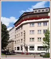 Facade/entrance, Property Building in Hotel am Feuersee