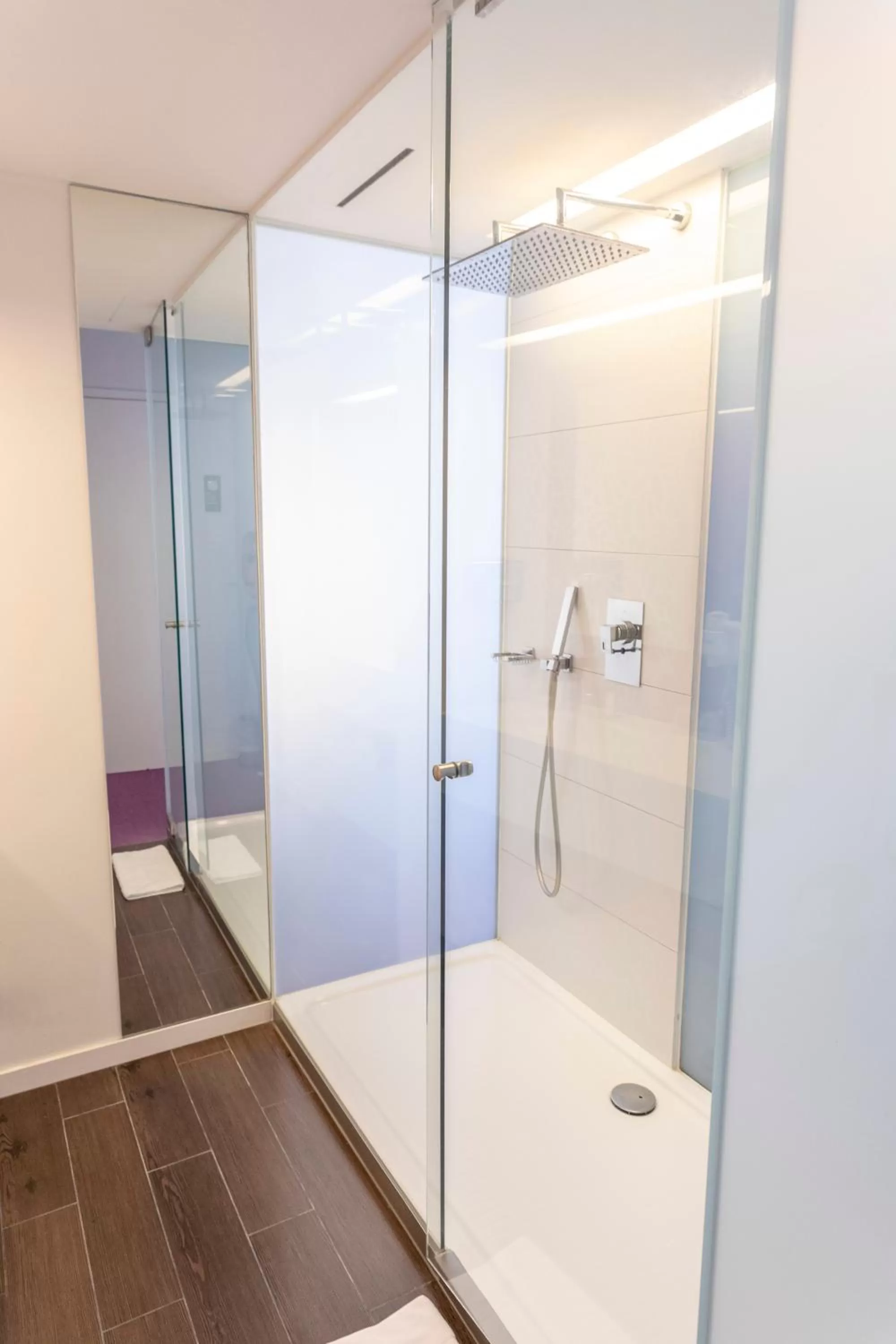 Bathroom in Eburon Hotel