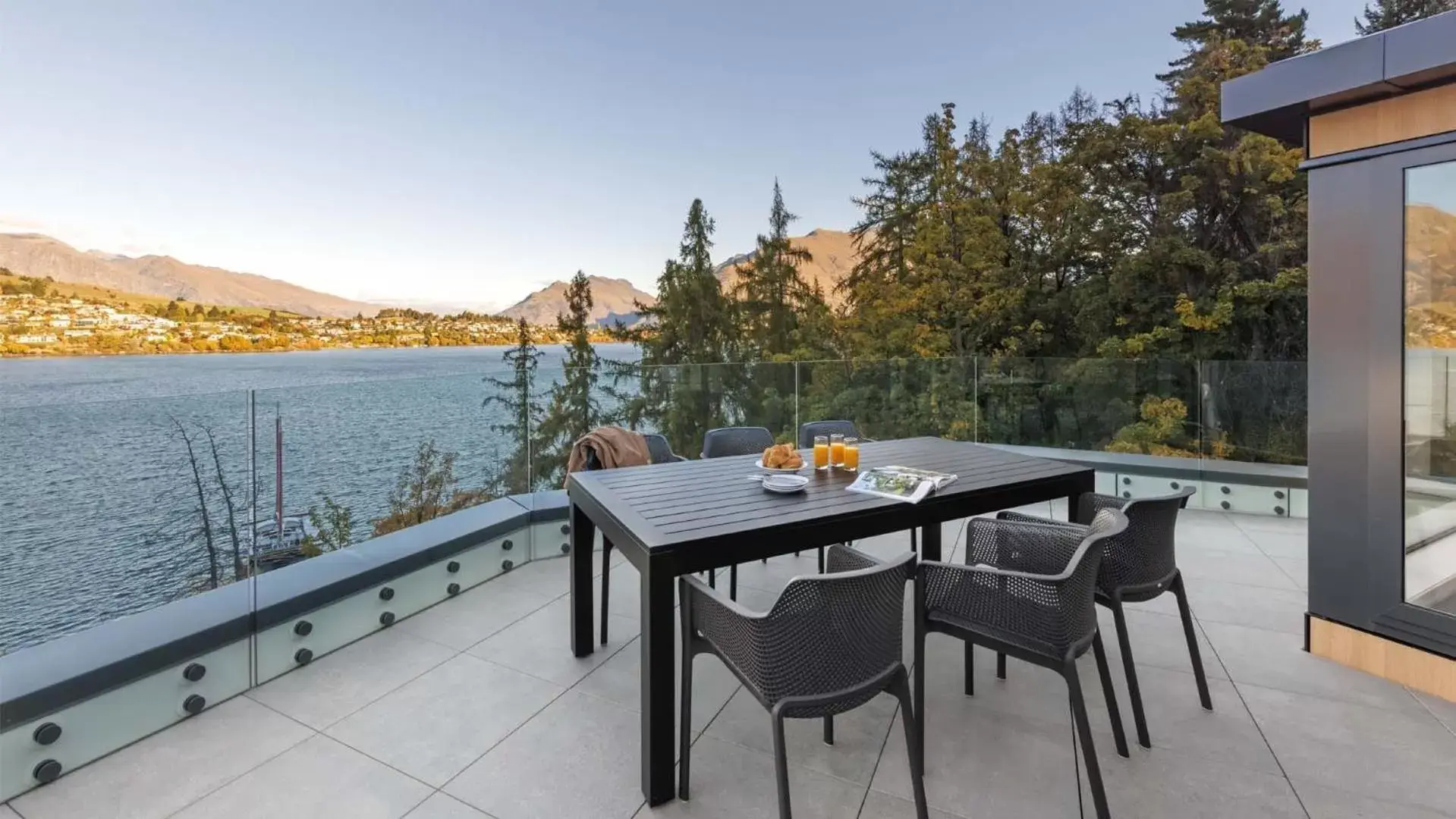 Two-Bedroom Penthouse Apartment in Oaks Queenstown Shores Resort