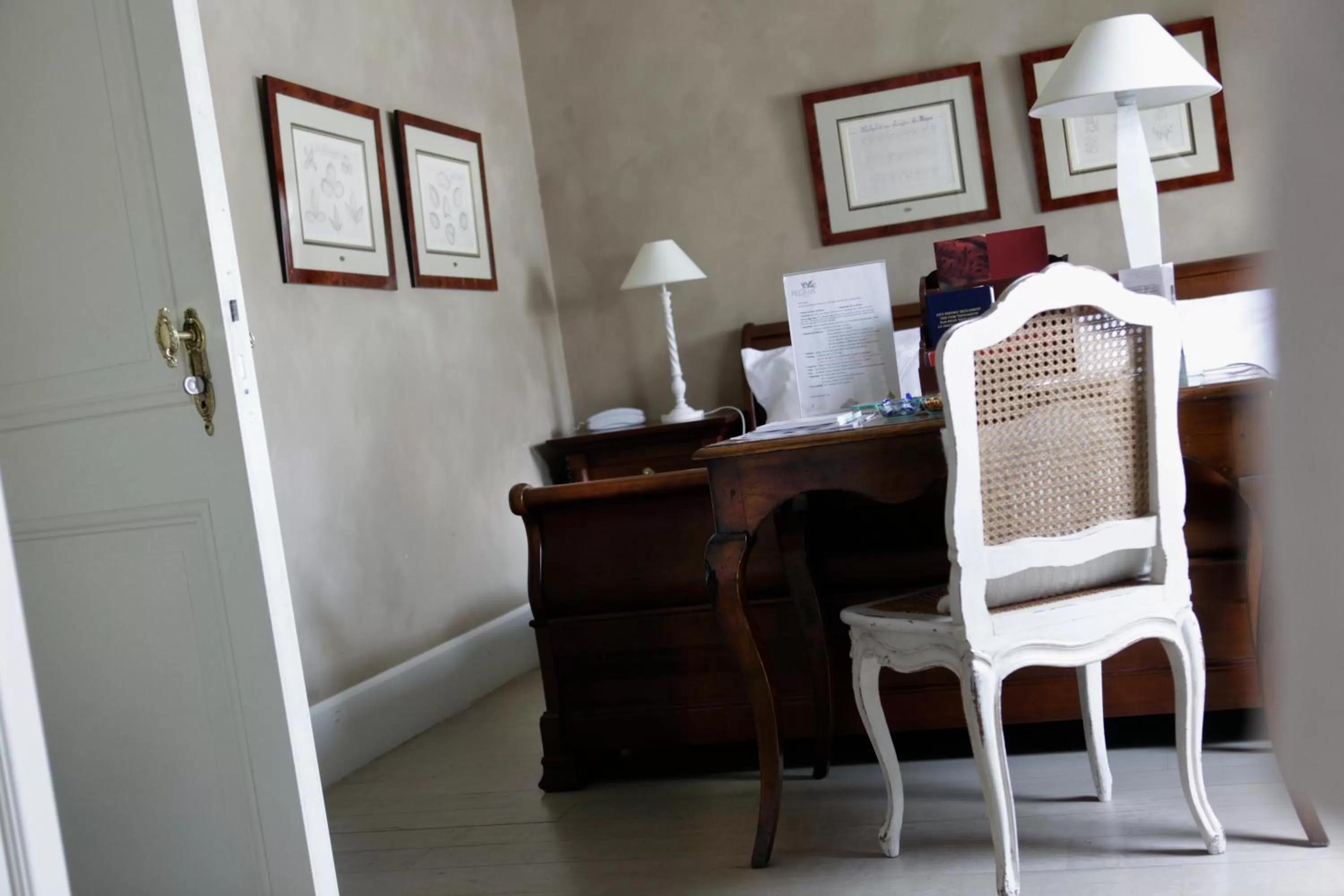 Seating area in Hotel Recour