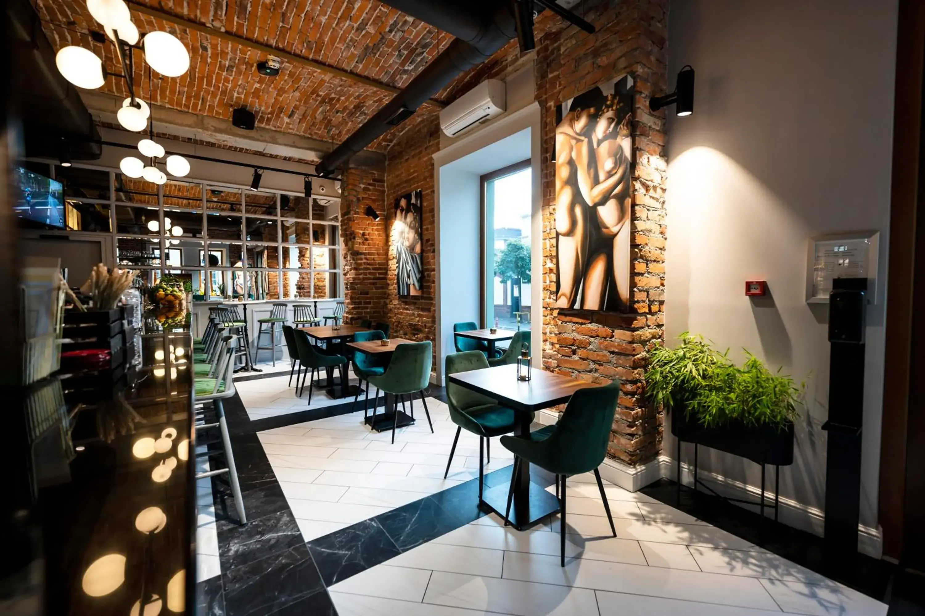 Lounge or bar, Restaurant/Places to Eat in Hotel Indigo Krakow - Old Town, an IHG Hotel