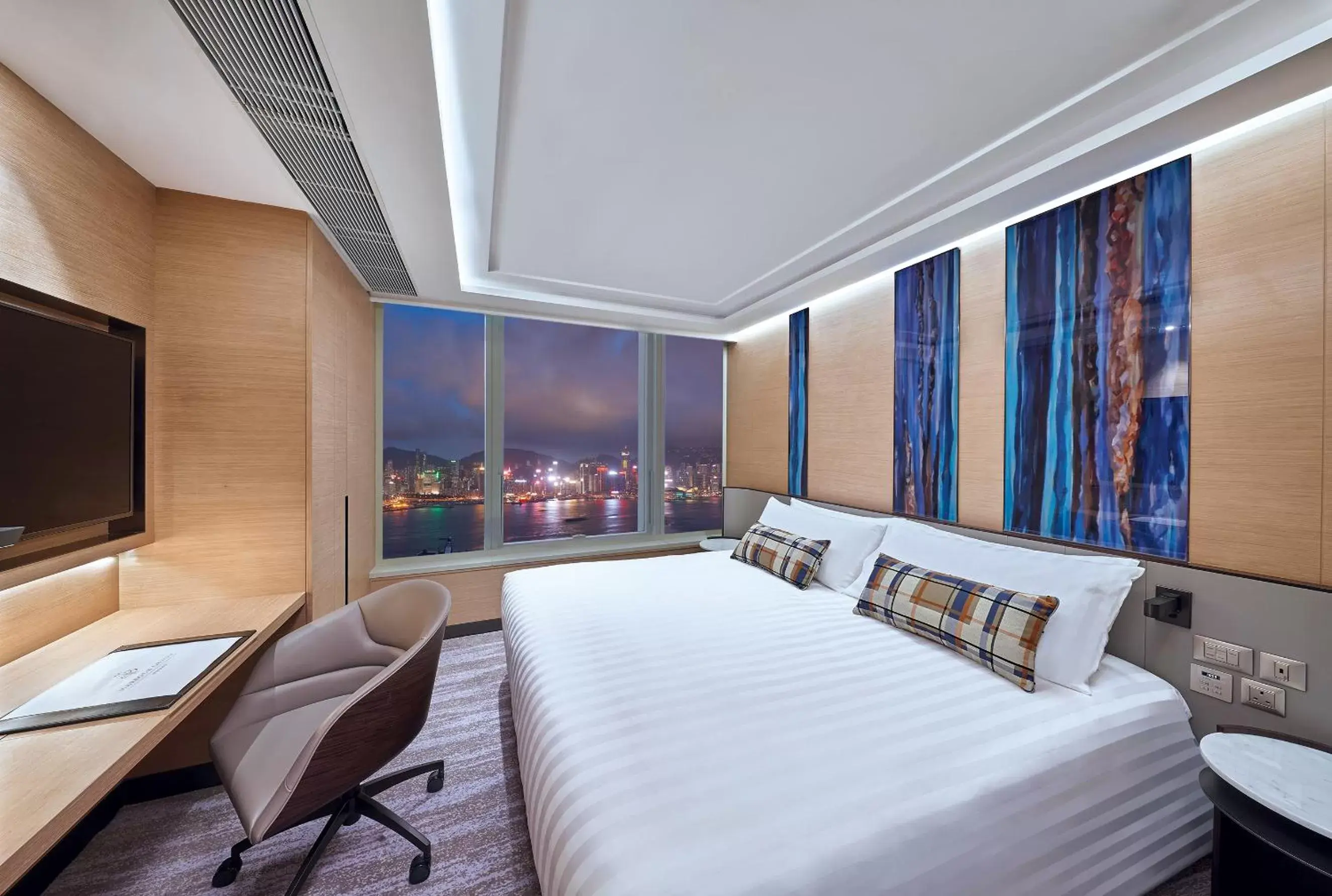 Bedroom, Bed in Harbour Grand Kowloon