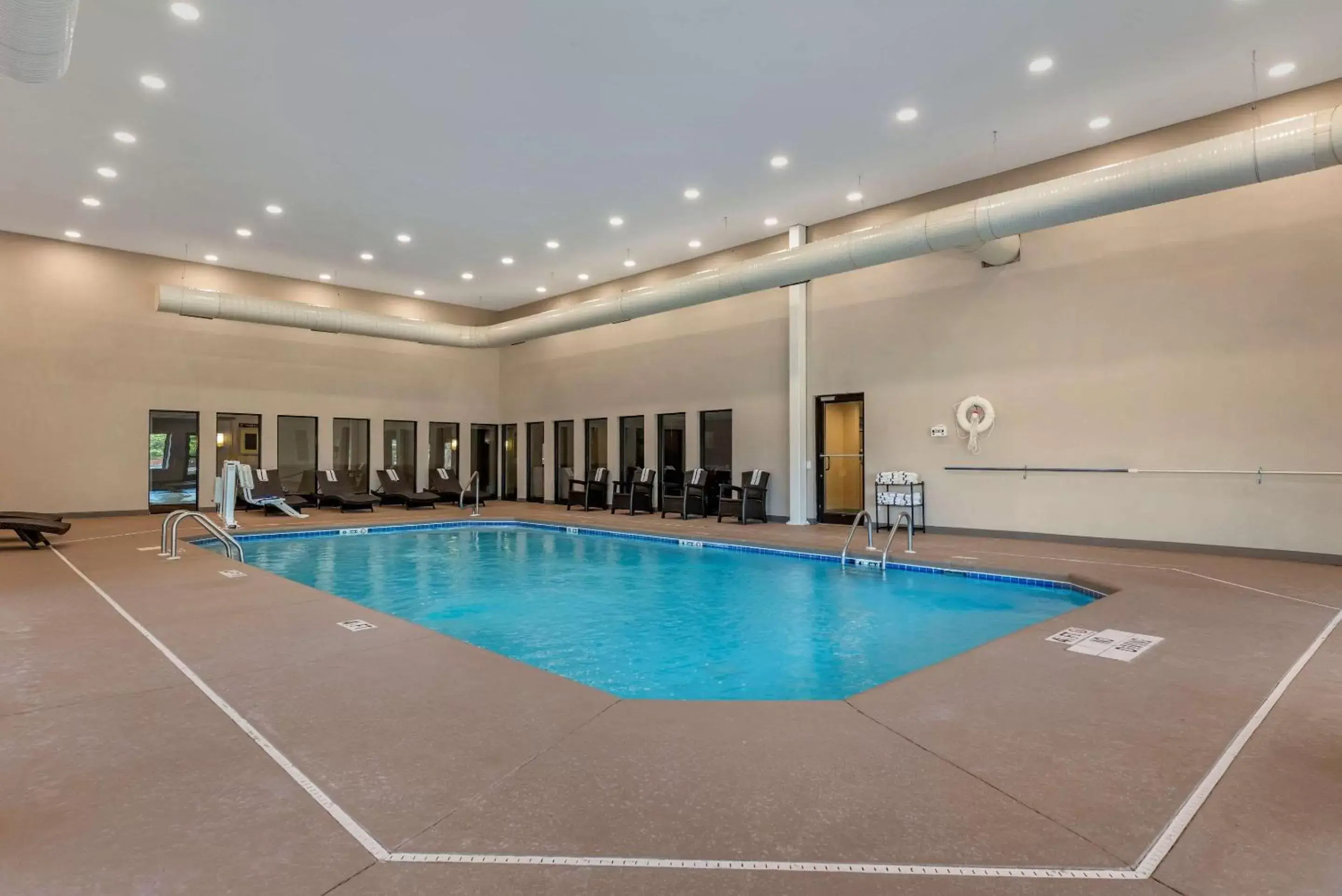 On site, Swimming Pool in Comfort Suites Southwest