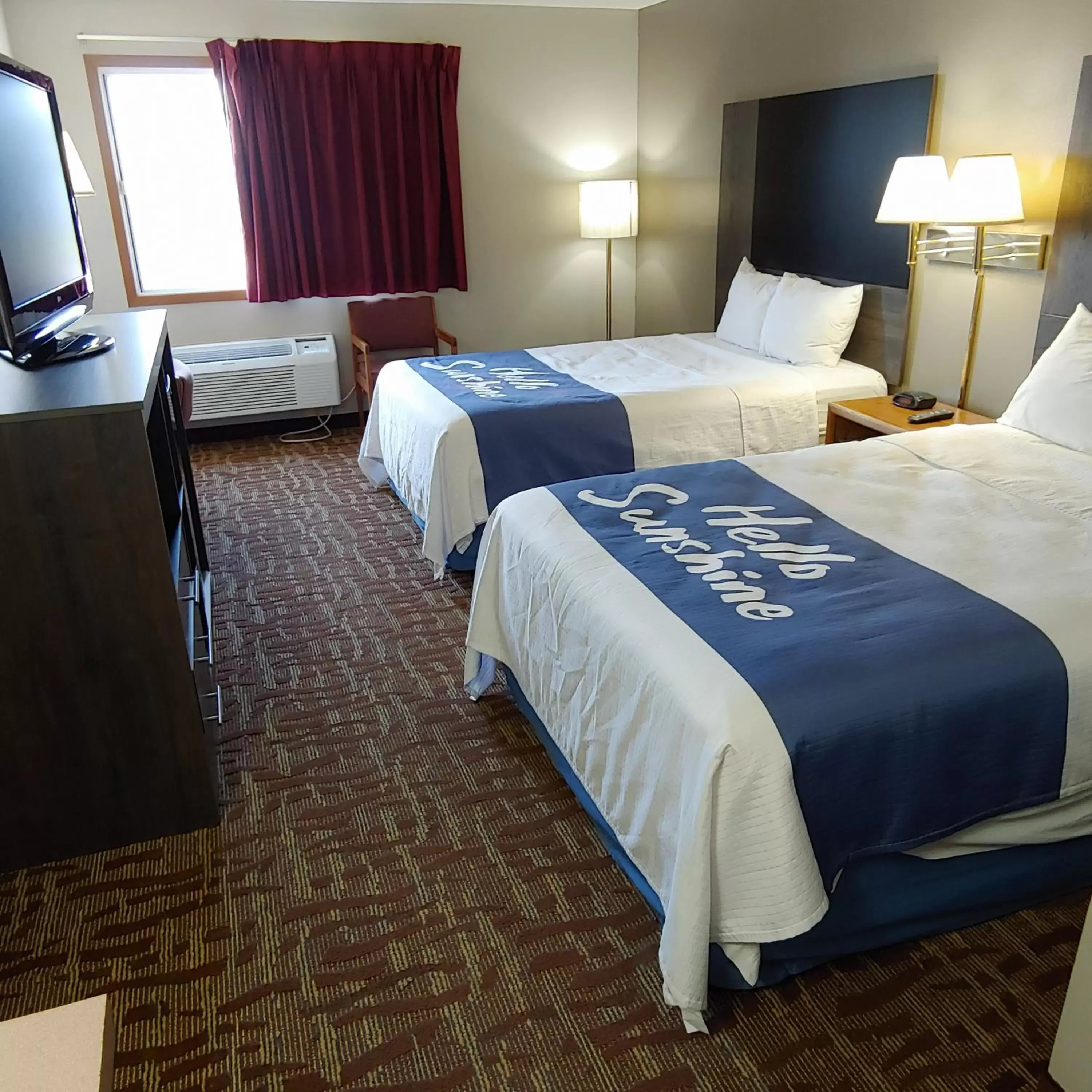 Bed in Days Inn by Wyndham West-Eau Claire