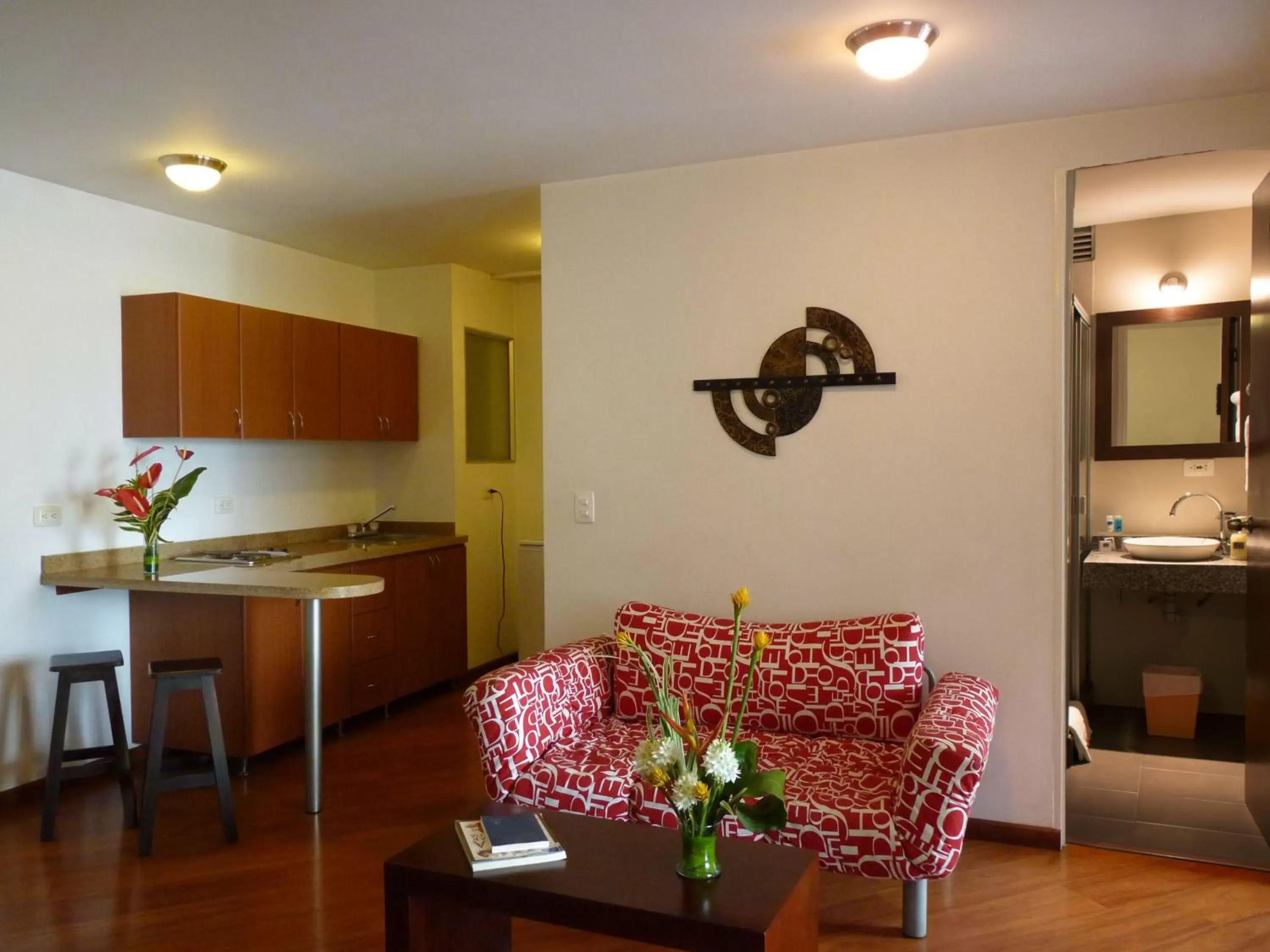 Living room, Kitchen/Kitchenette in Hotel Casa Galvez