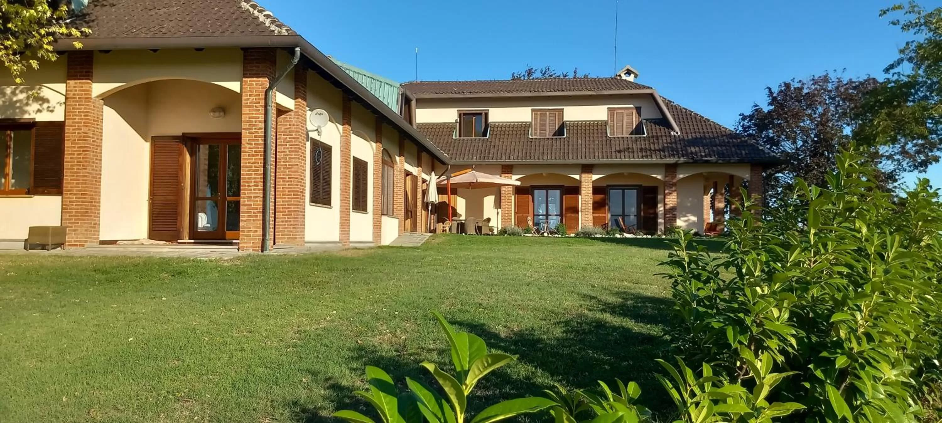 Facade/entrance, Property Building in Villa Pieve