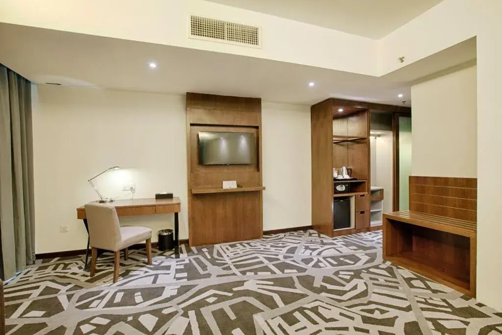 TV and multimedia, TV/Entertainment Center in WP Hotel