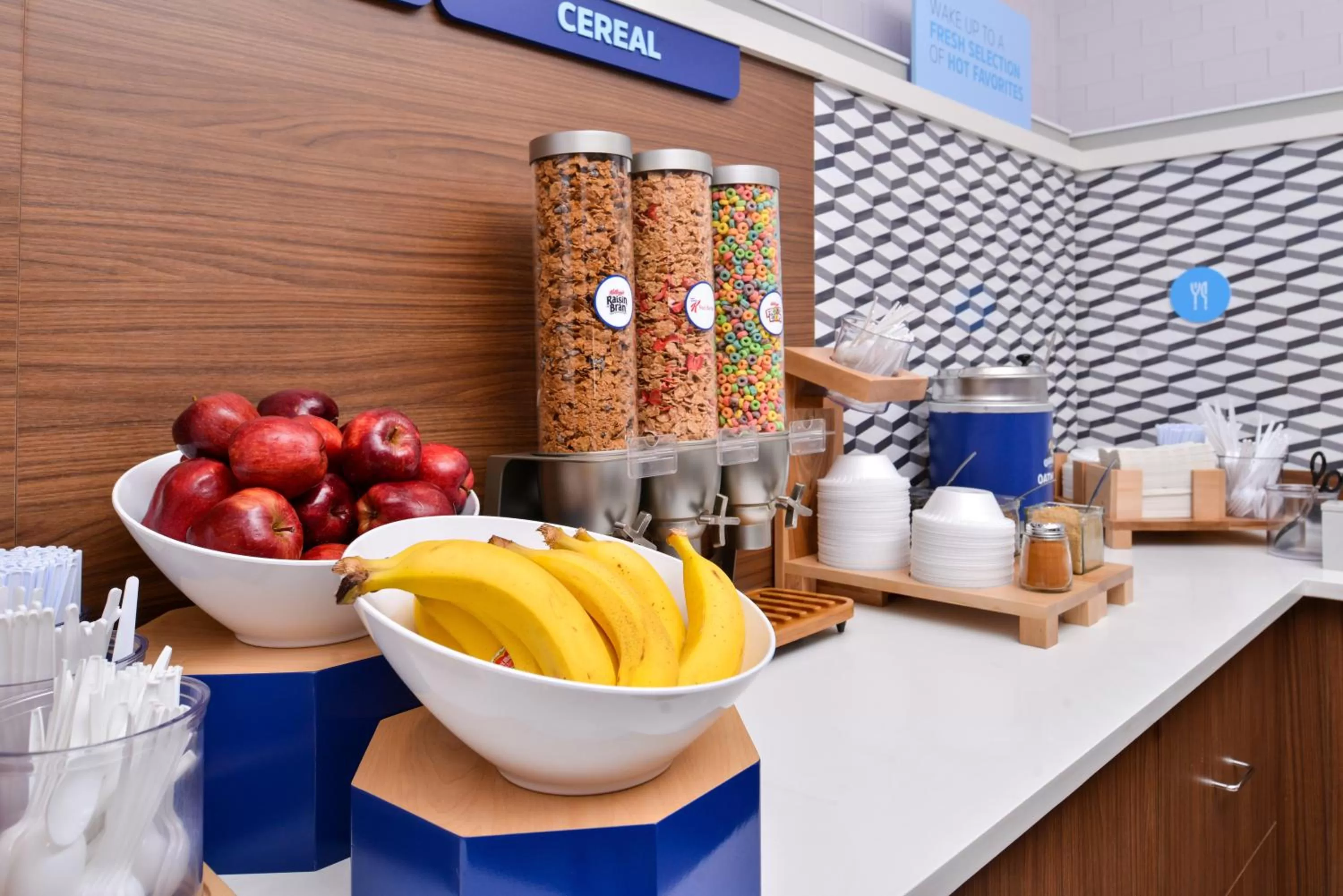 Breakfast in Holiday Inn Express Hotel & Suites Cincinnati - Mason by IHG