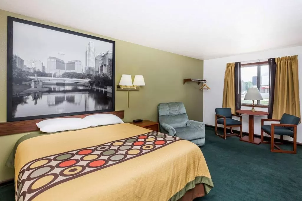 Photo of the whole room in Ainsworth Inn