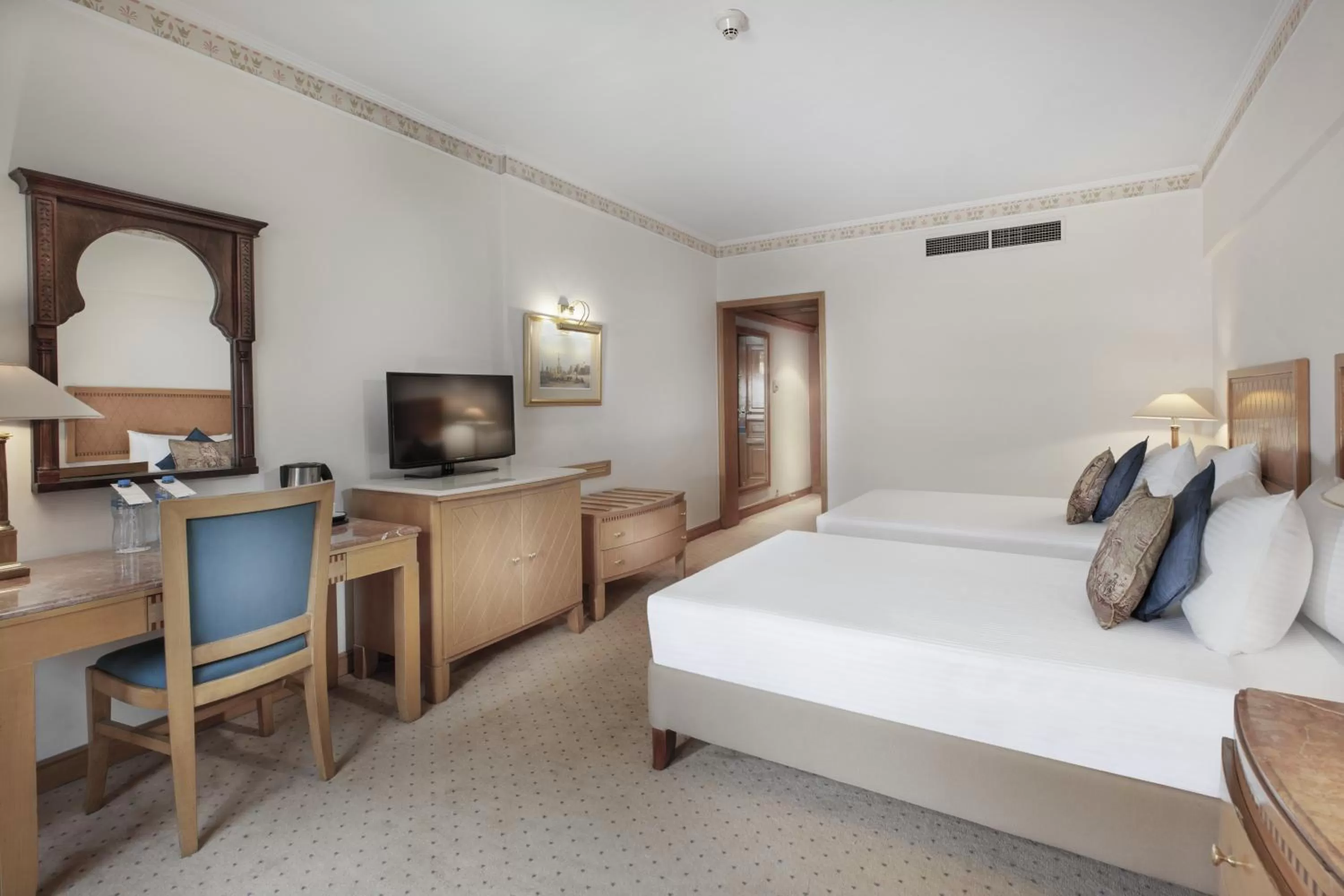 Bedroom, Bed in Steigenberger Nile Palace Luxor - Convention Center