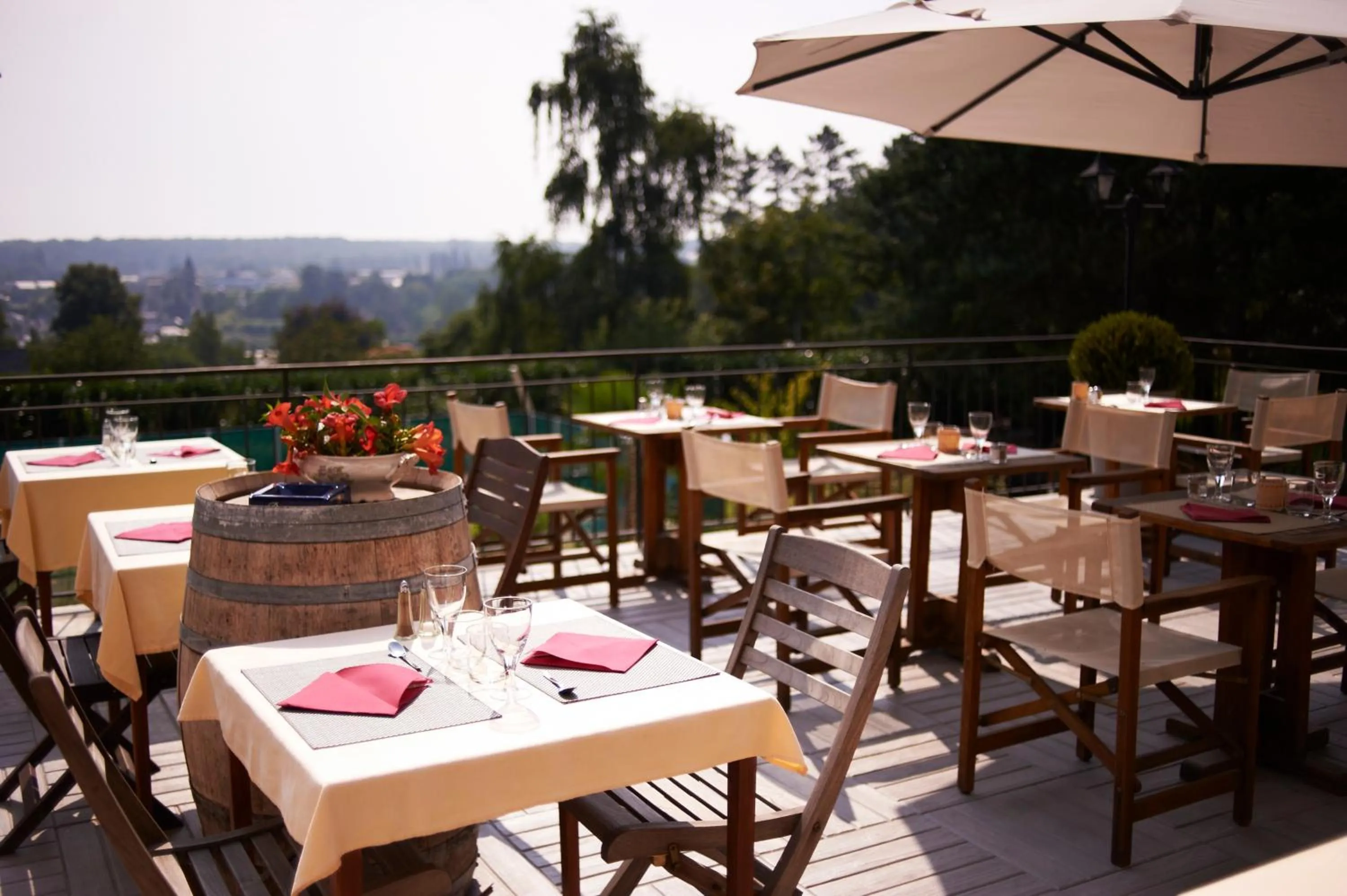 Restaurant/places to eat in Hotel La Longue Vue