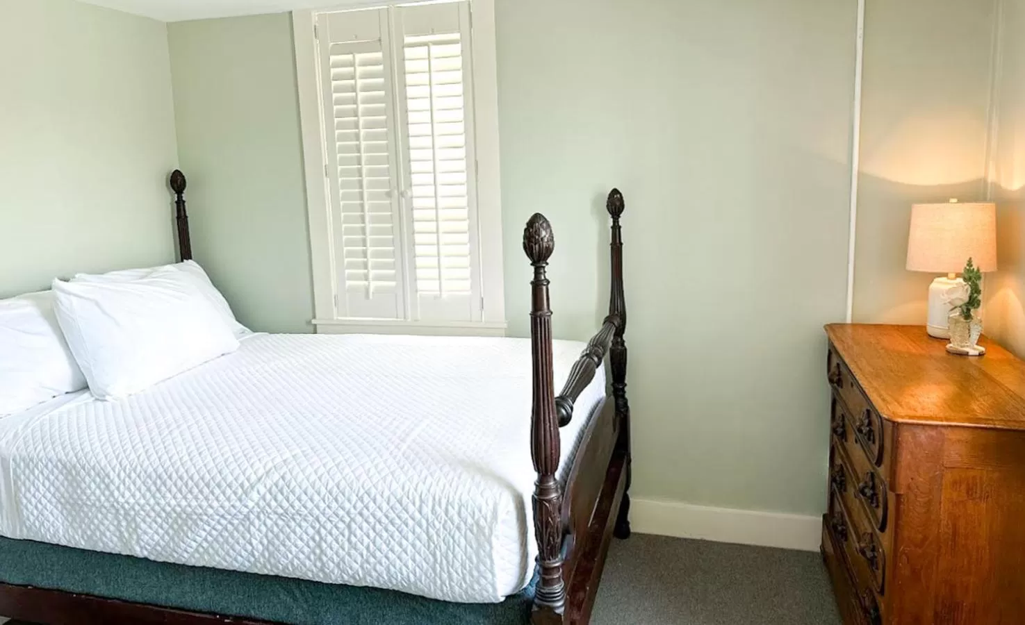 Bed in The General Stanton Inn