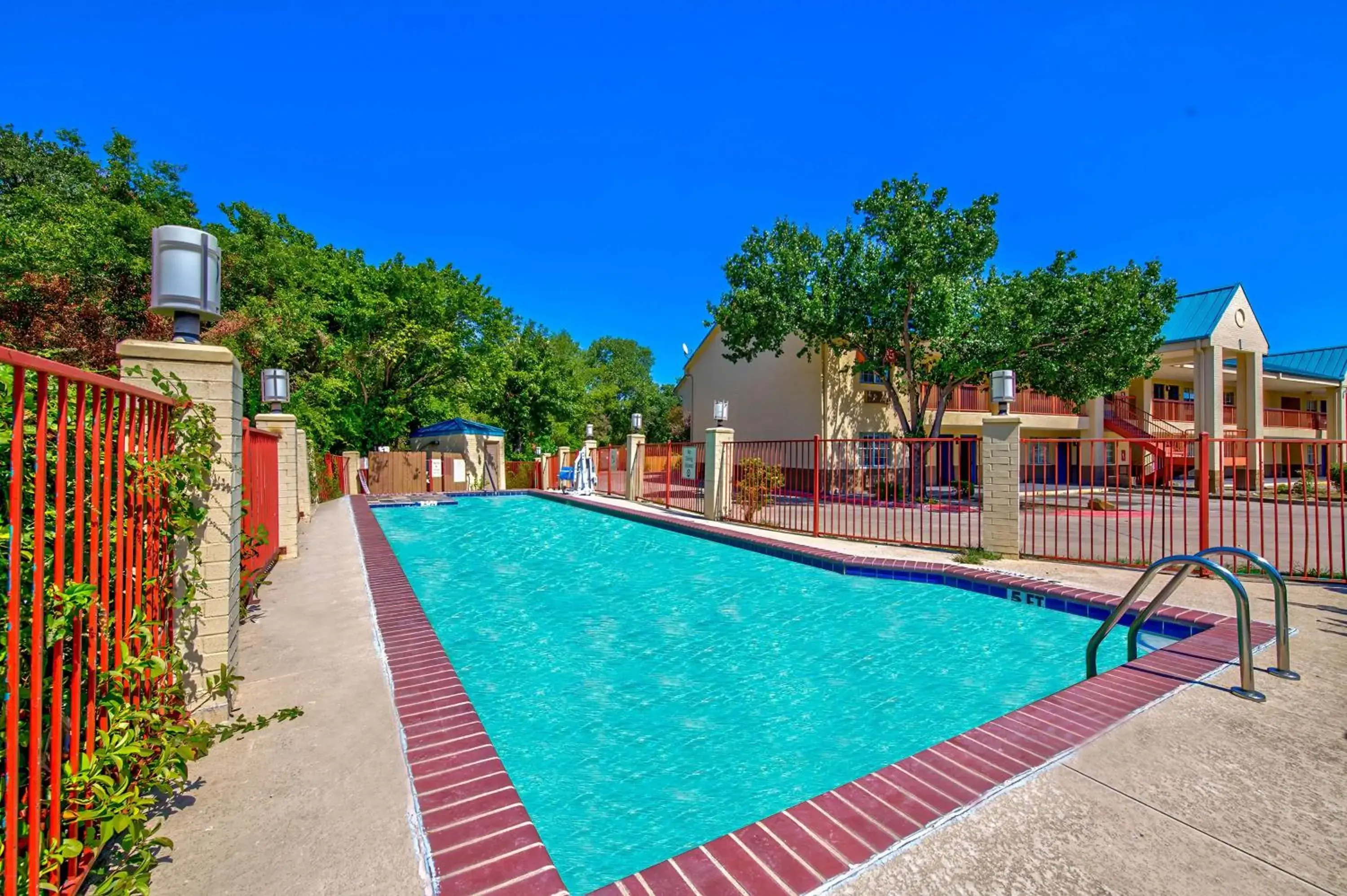 Pool view, Swimming Pool in Motel 6-Arlington, TX