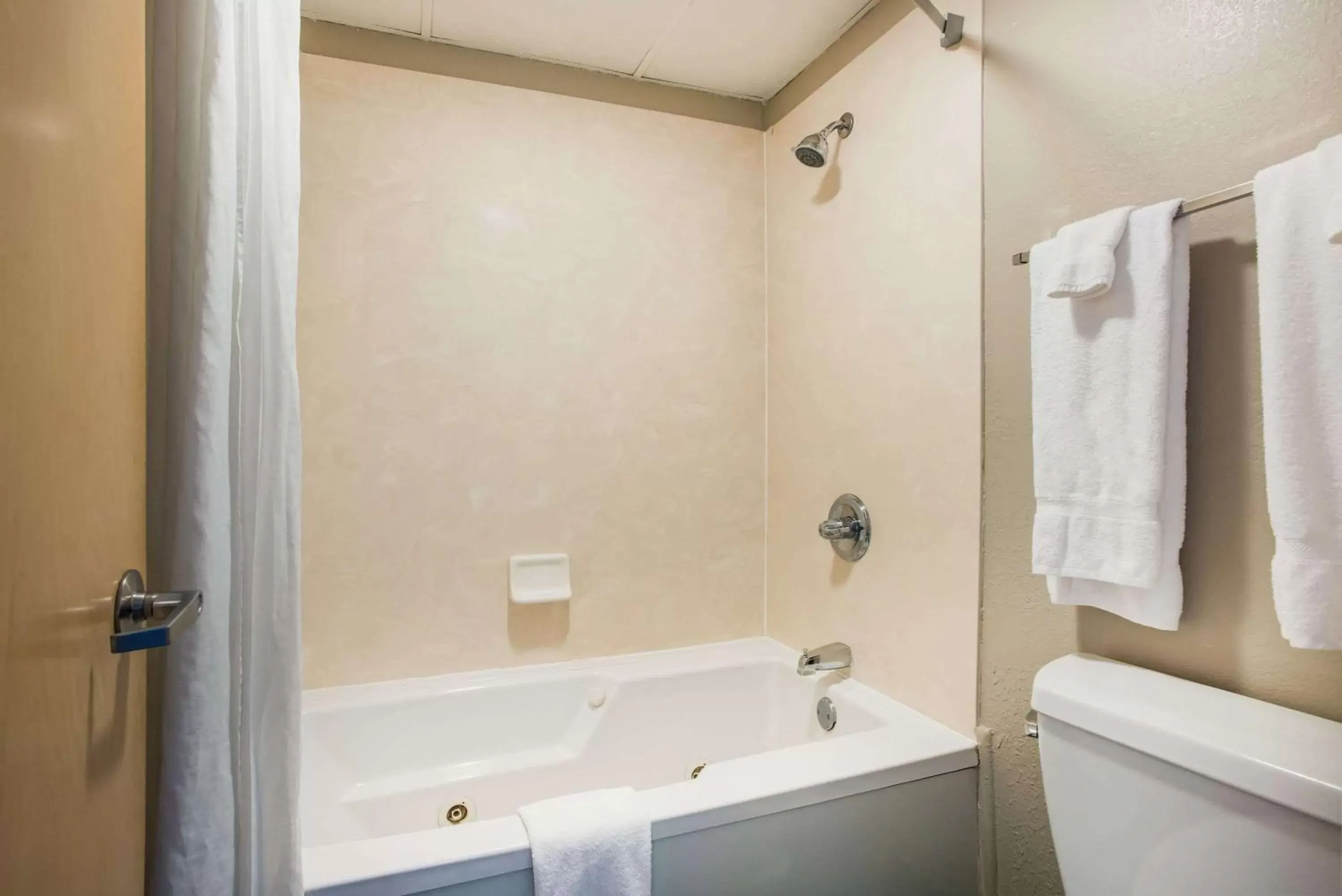 Bathroom in Super 8 by Wyndham Sevierville Riverside