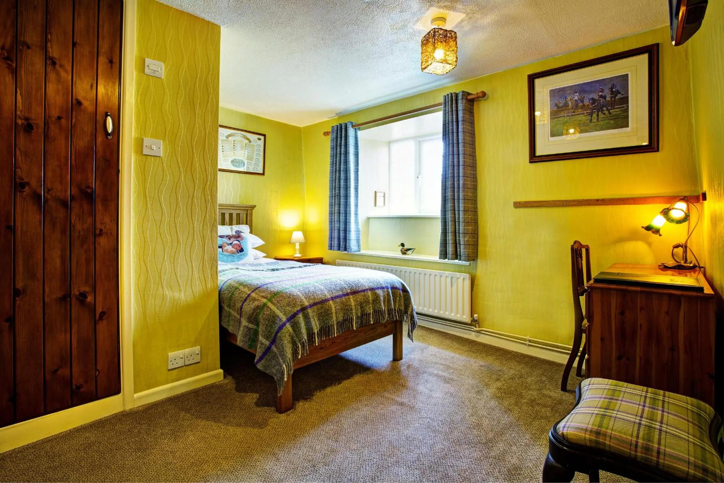 Bedroom, Bed in Tinhay Mill