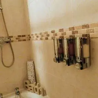 Bathroom in Kings Arms Hotel