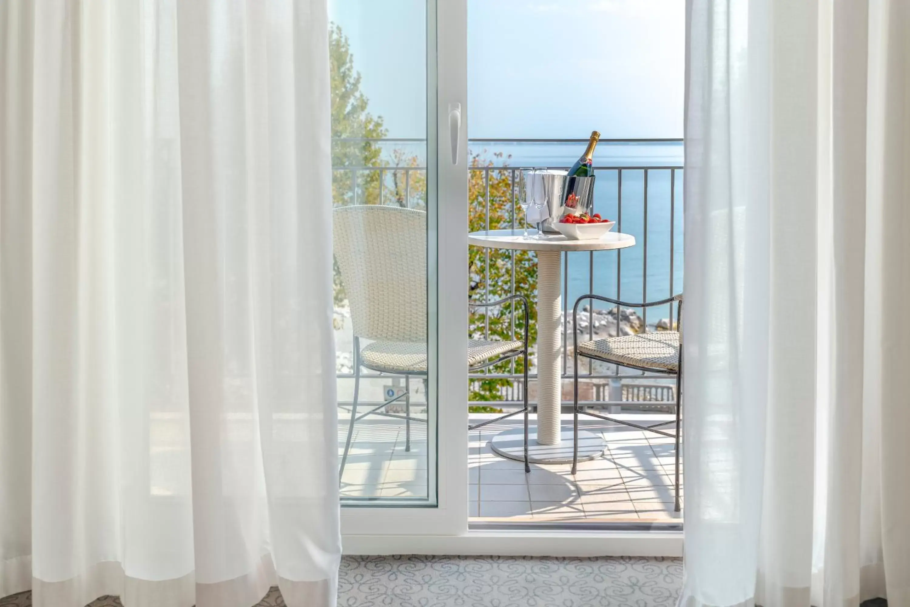 Lake view, Balcony/Terrace in Villa Rosa Hotel Desenzano