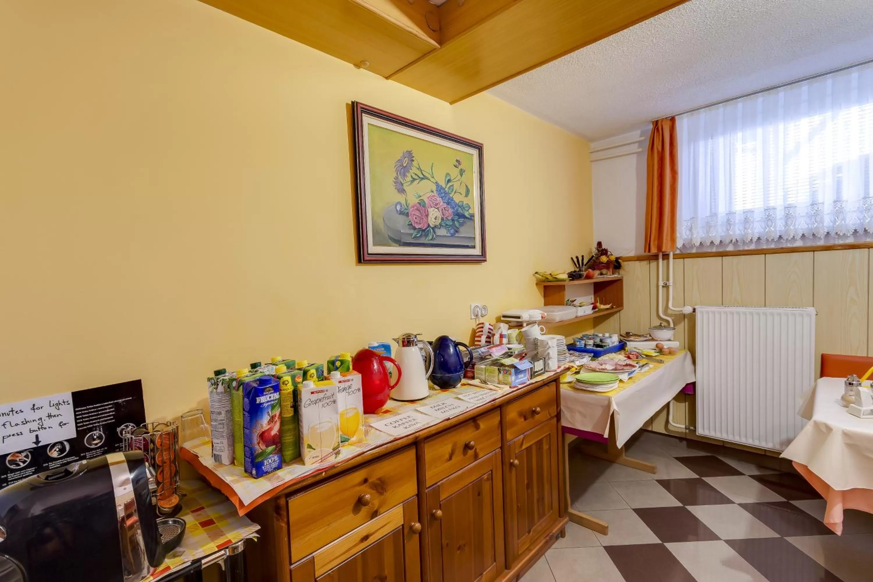 Food in Rooms & Apartments Jana