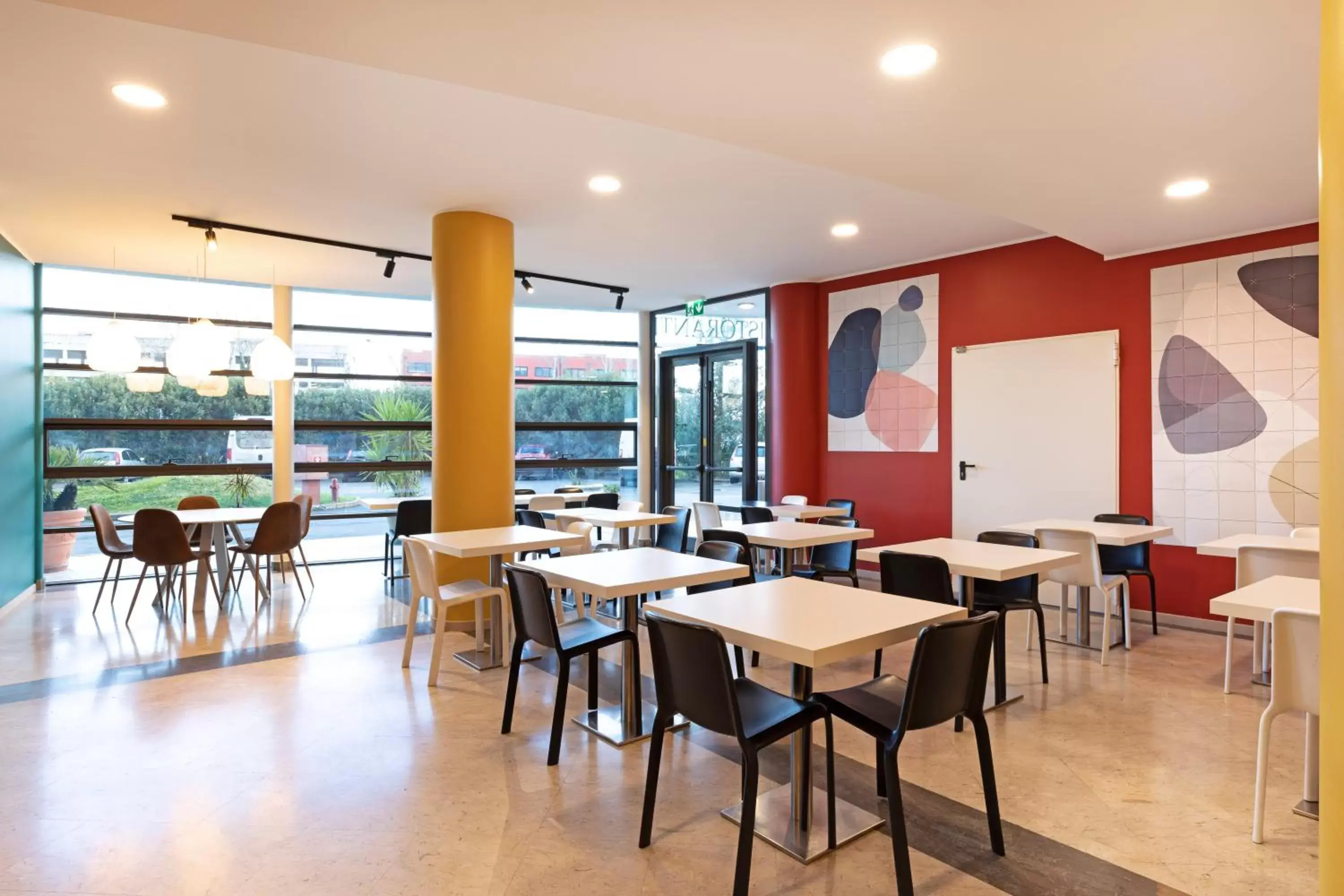 Seating area, Restaurant/Places to Eat in B&B Hotel Pisa