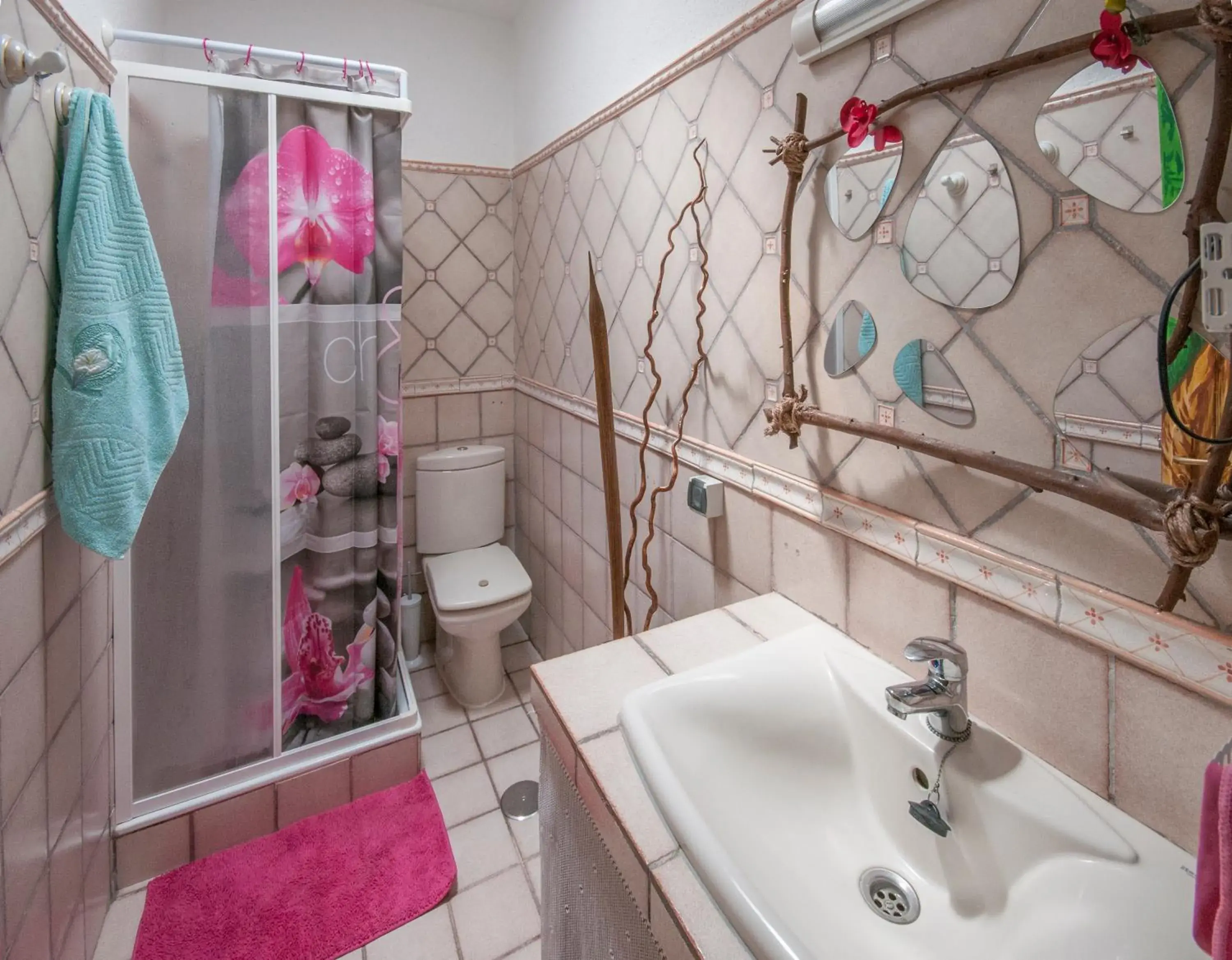 Shower, Bathroom in Hostel Los Duendes del Sur