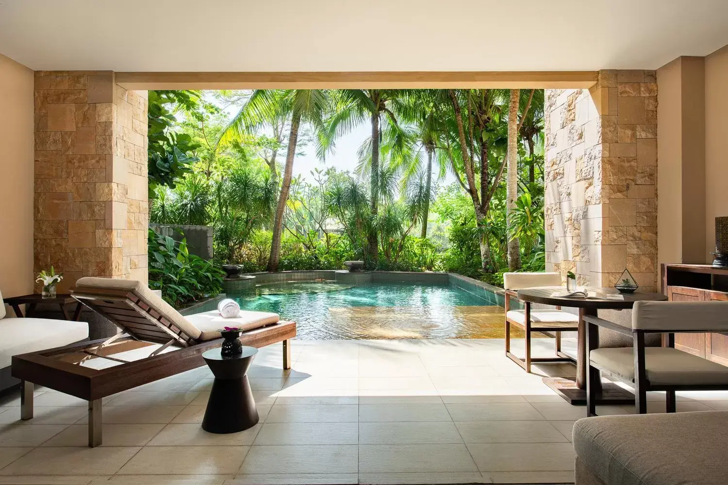 Swimming pool in Raffles Hainan Clear Water Bay