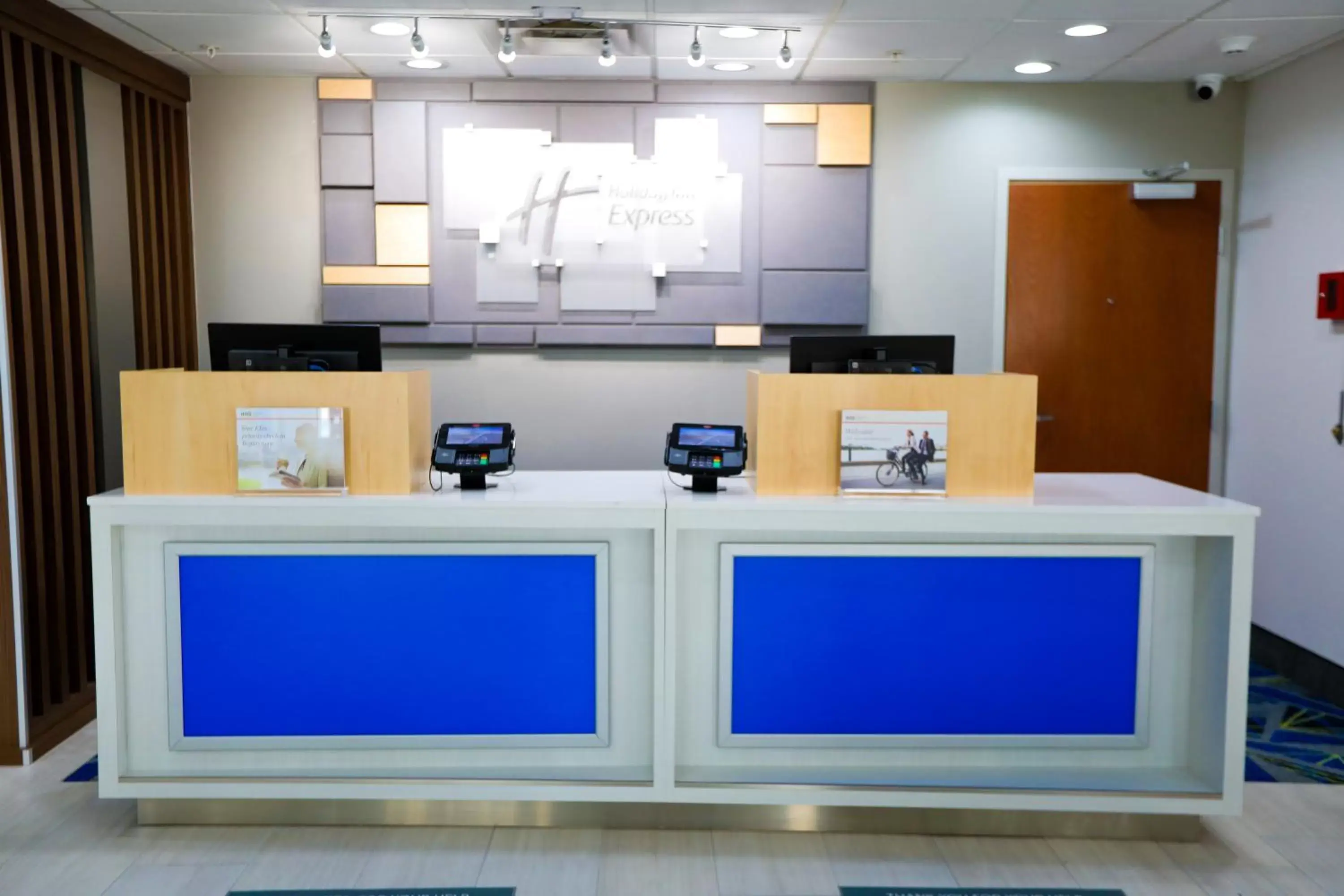 Lobby or reception, Lobby/Reception in Holiday Inn Express Hillsboro I-35, an IHG Hotel