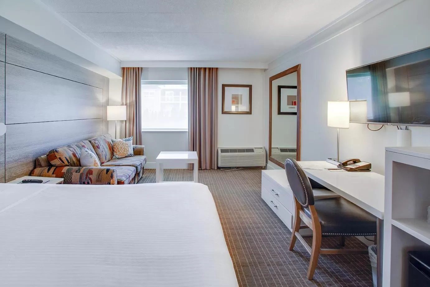 Bedroom, Bed in Living Stone Golf Resort