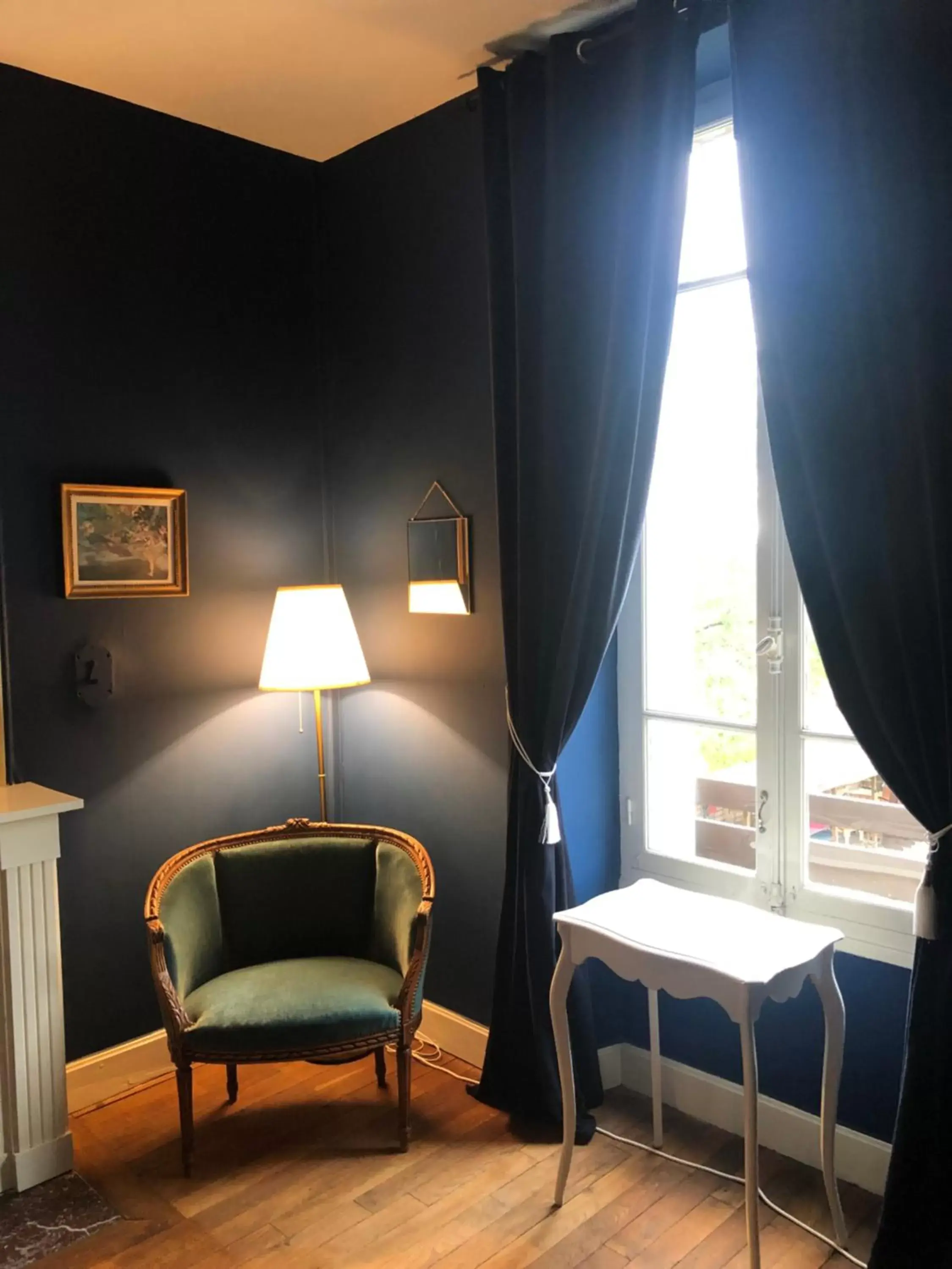 Seating area, Bed in Maison de la Comtesse