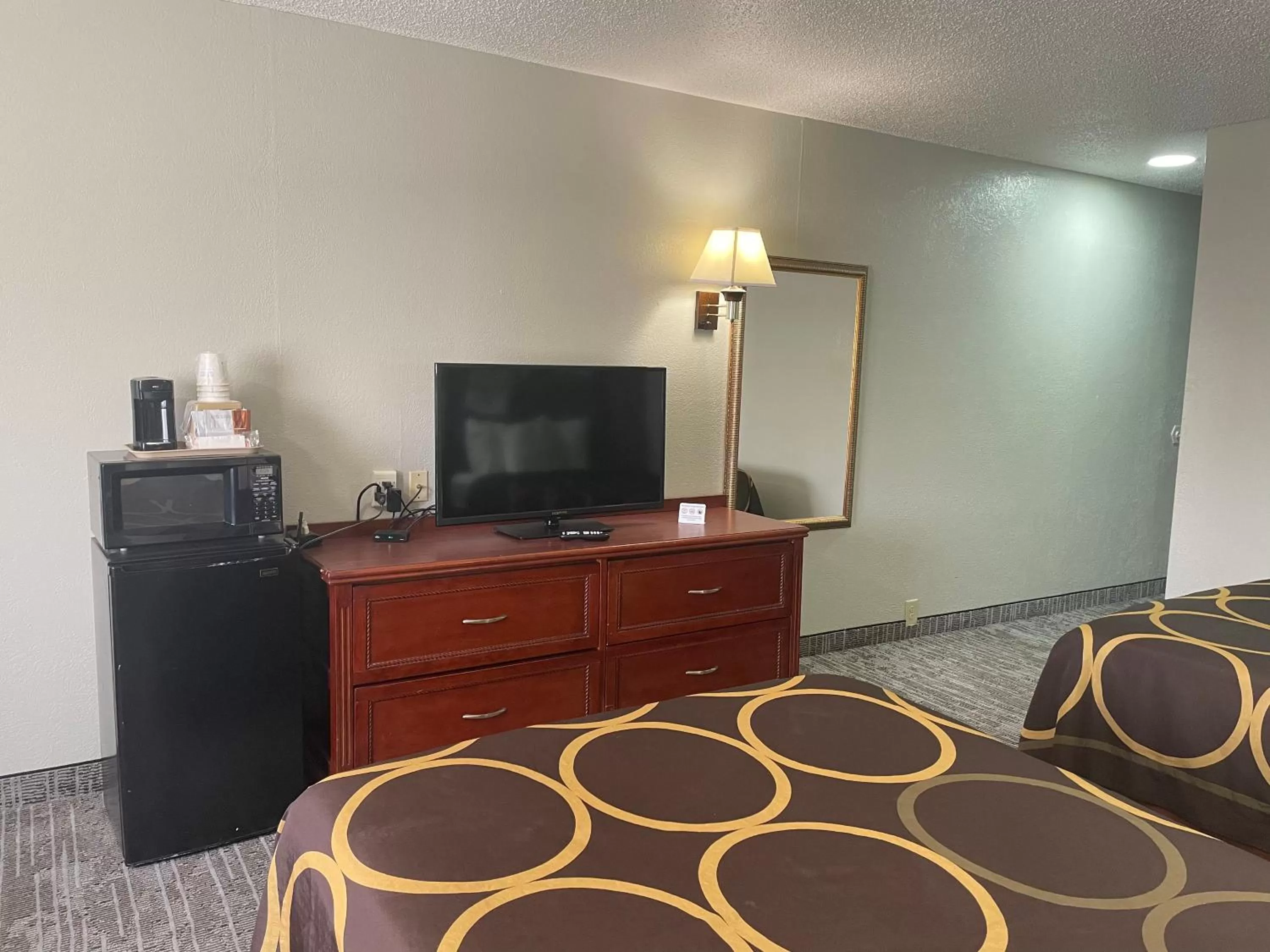 TV and multimedia, Bed in Super 8 by Wyndham Amarillo Central TX