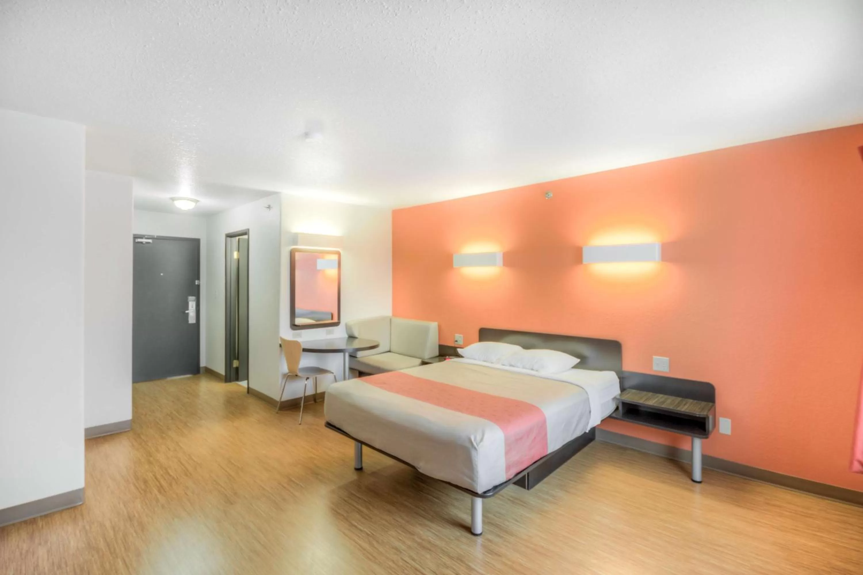 Photo of the whole room, Bed in Motel 6-Regina, SK