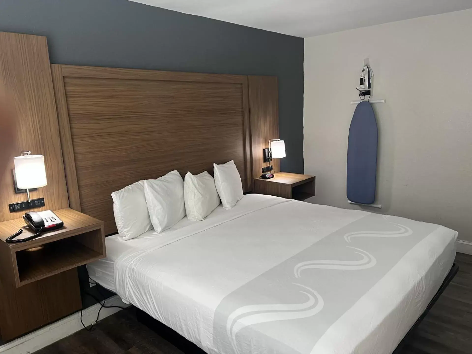 Bedroom, Bed in Quality Inn Chesapeake