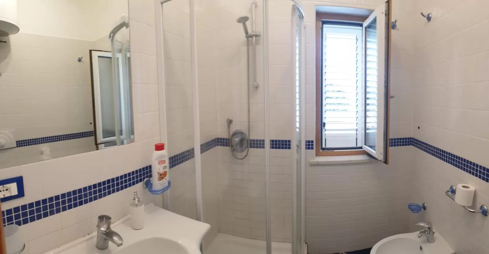 Shower, Bathroom in Hotel Mareluna Ischia