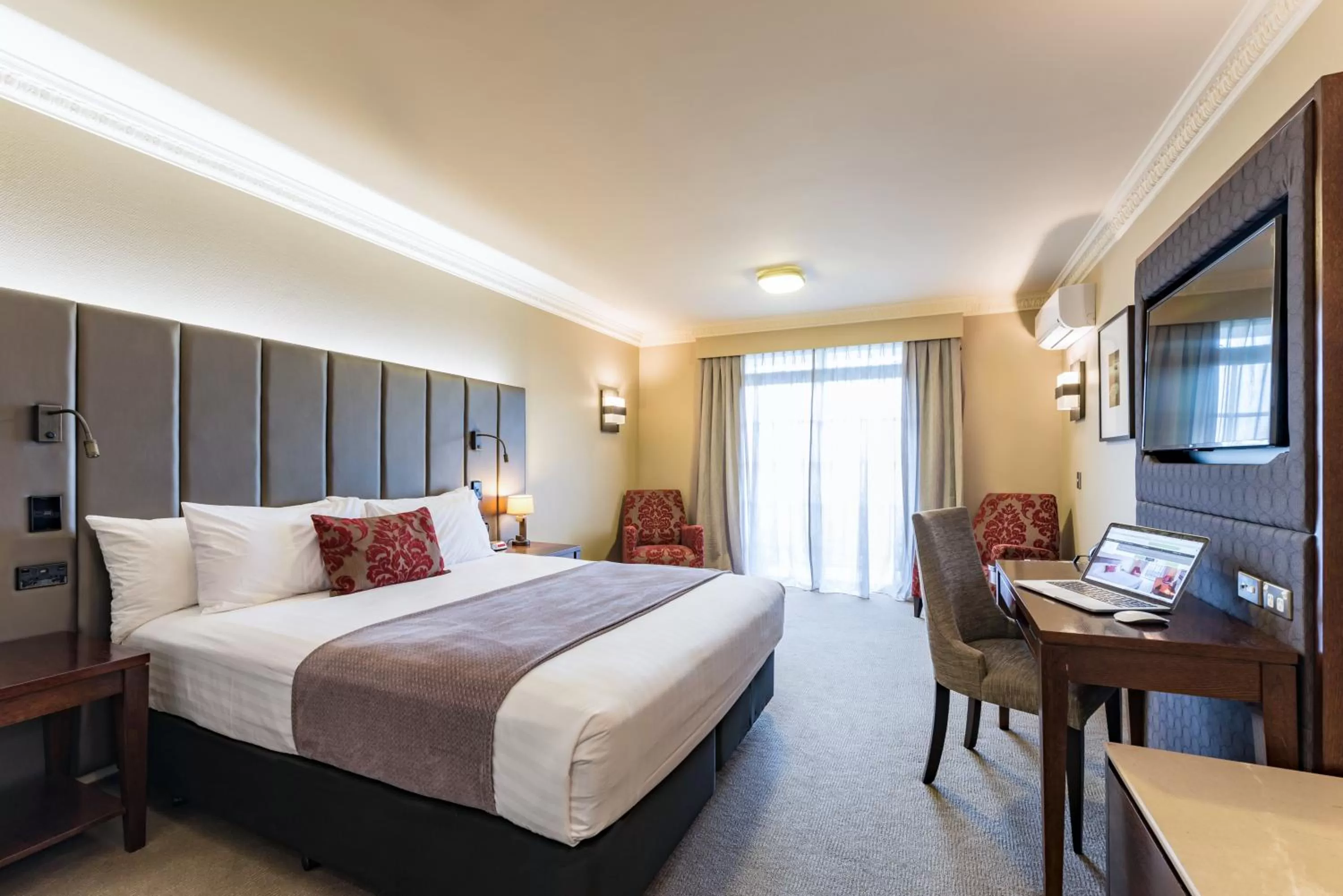 Bedroom, Bed in Distinction Hotel Rotorua