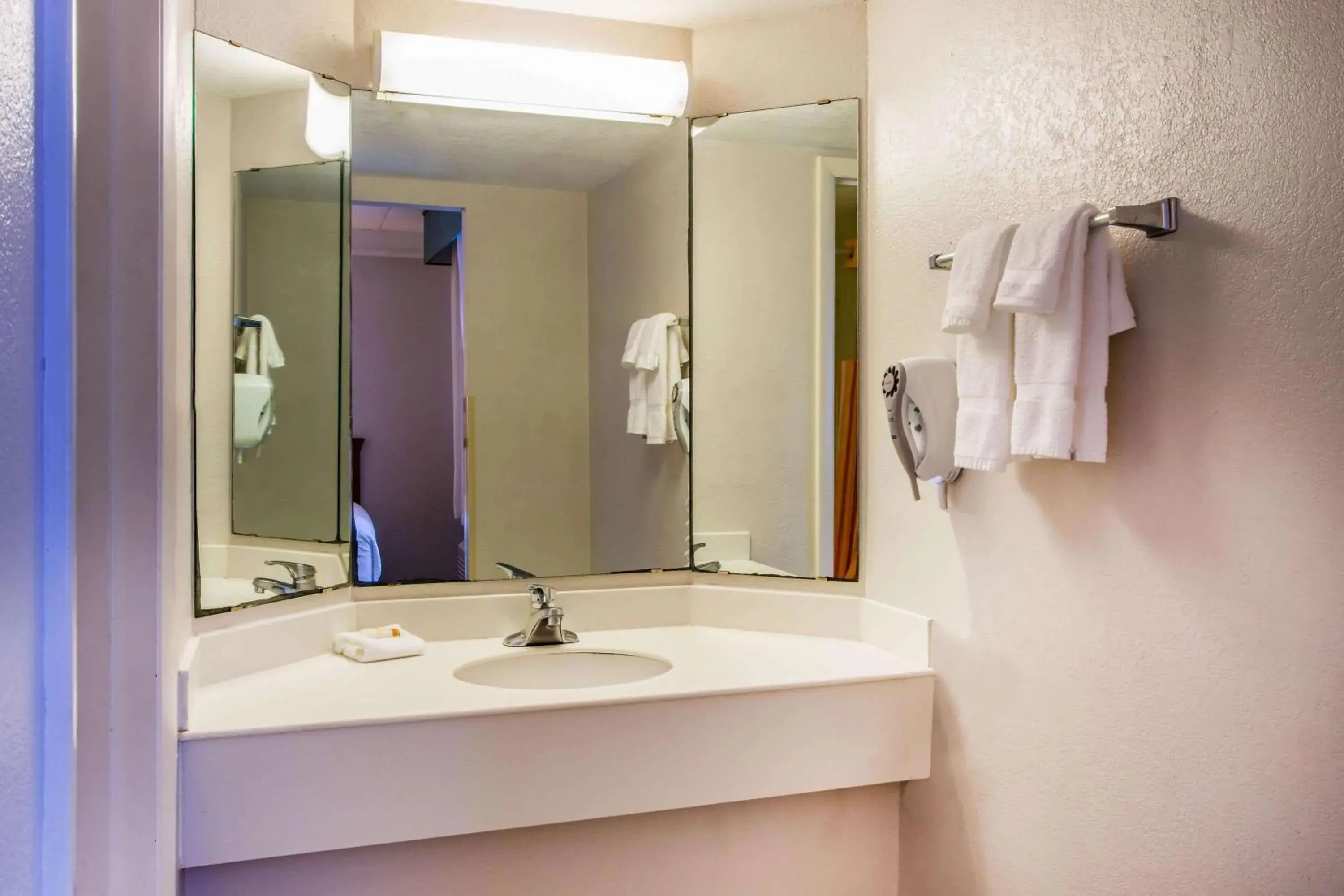 Bathroom in La Quinta Inn by Wyndham Norfolk Virginia Beach