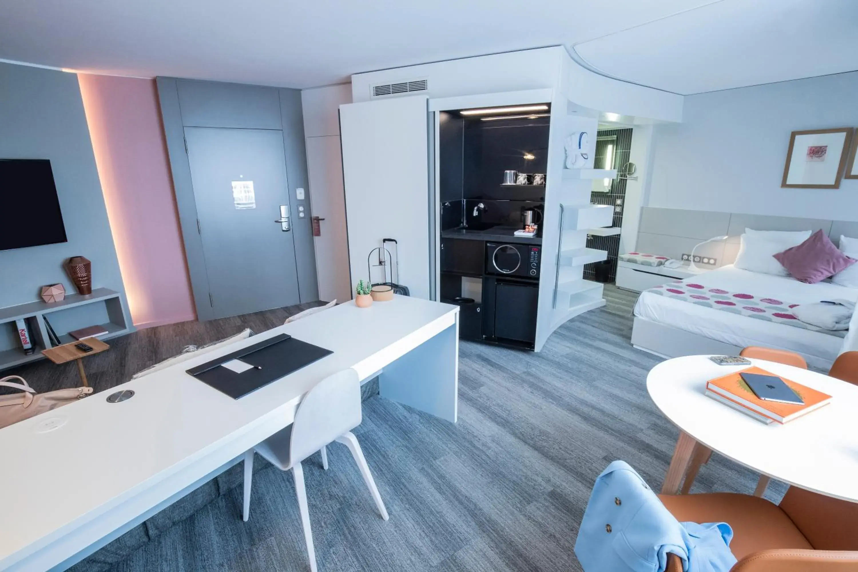Photo of the whole room, Kitchen/Kitchenette in Novotel Suites Luxembourg