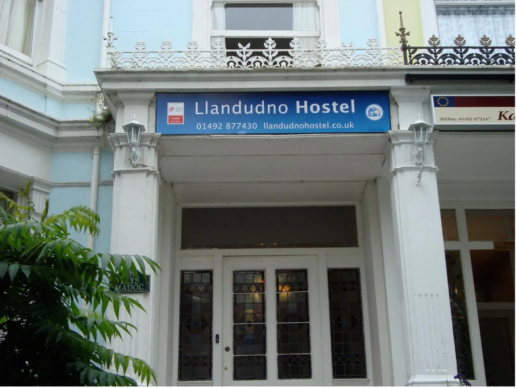 Property building in Llandudno Hostel Property building in Llandudno Hostel