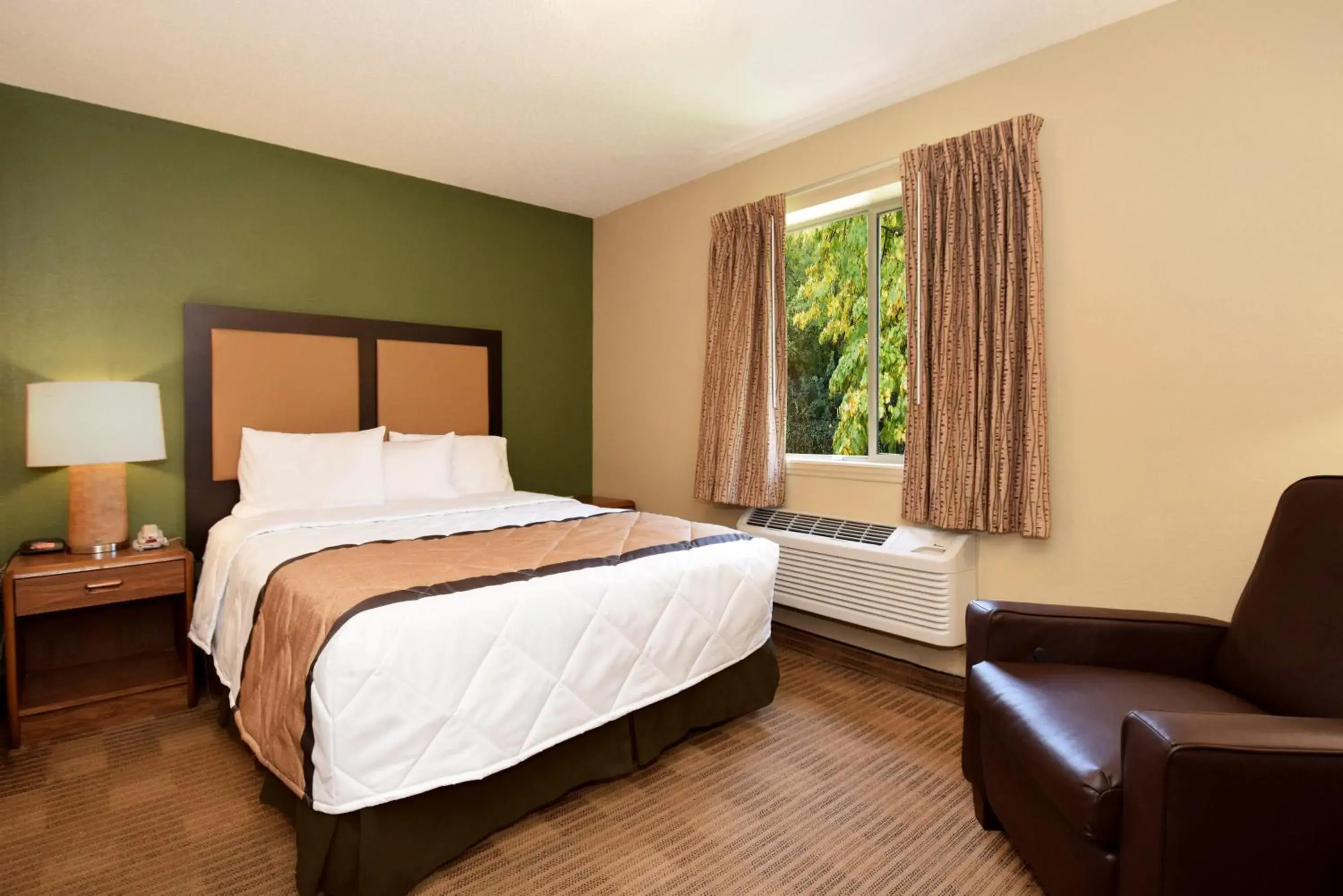 Bed in Extended Stay America Suites - Greensboro - Wendover Ave