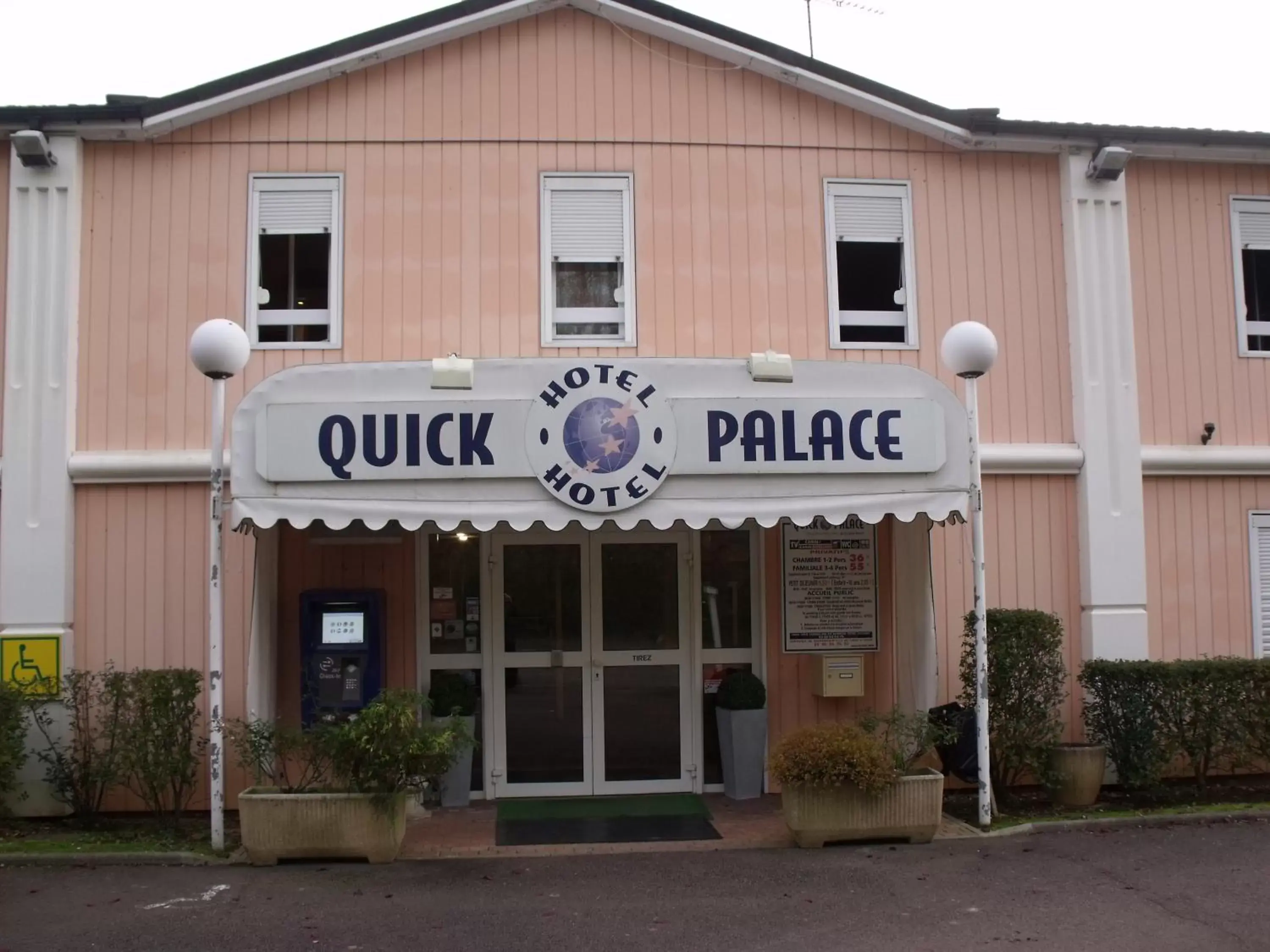 Facade/entrance, Property Building in Quick Palace Auxerre