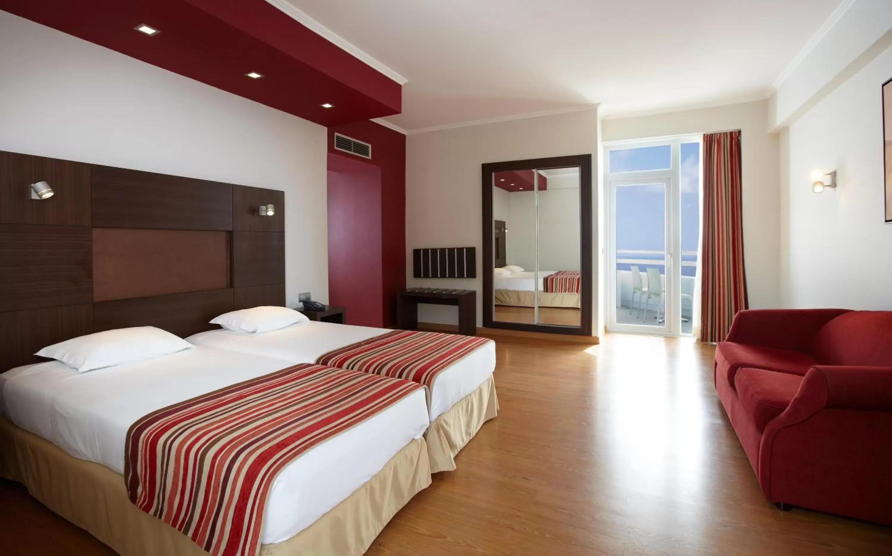 Bedroom, Room Photo in Muthu Raga Madeira Hotel