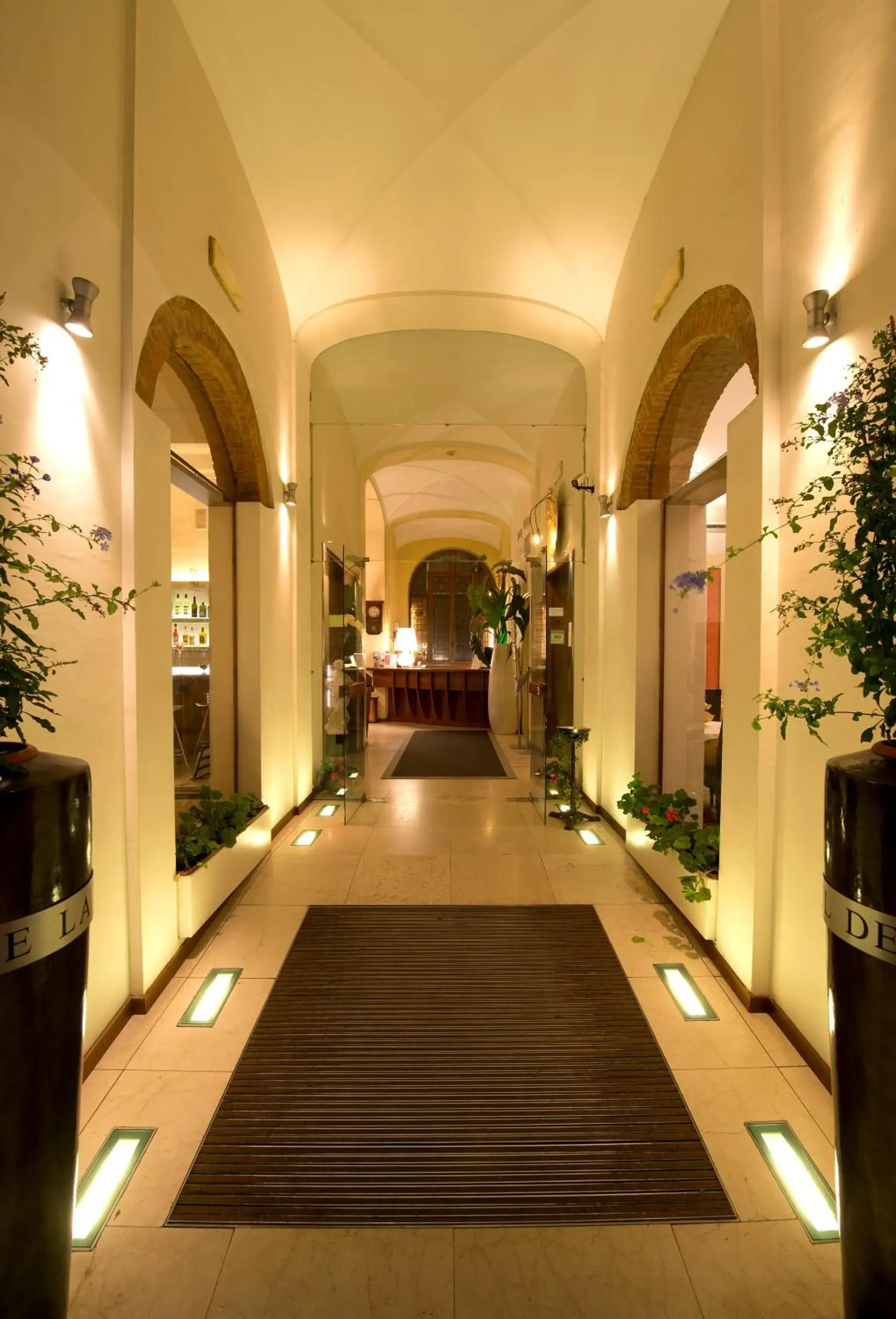 Facade/entrance in De La Pace- Sure Hotel Collection by Best Western